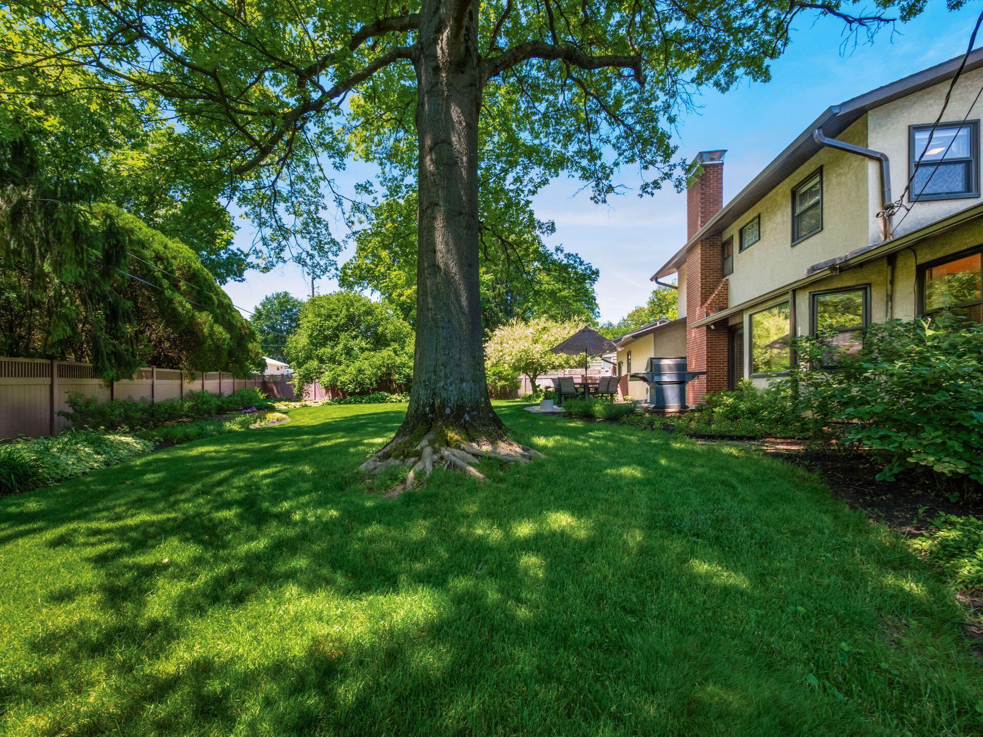 711 Lauraland Drive S