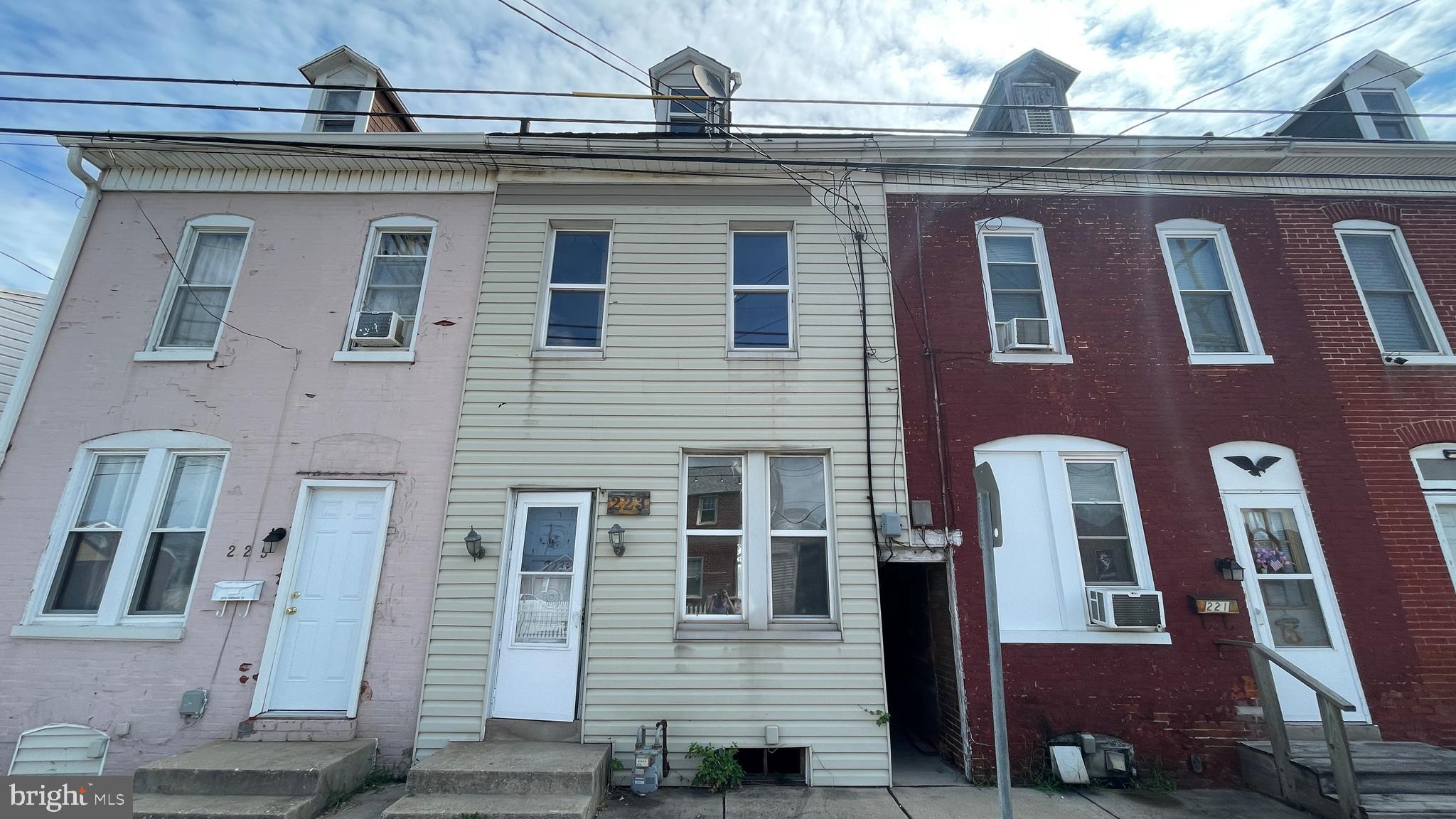 223 N SHERMAN STREET