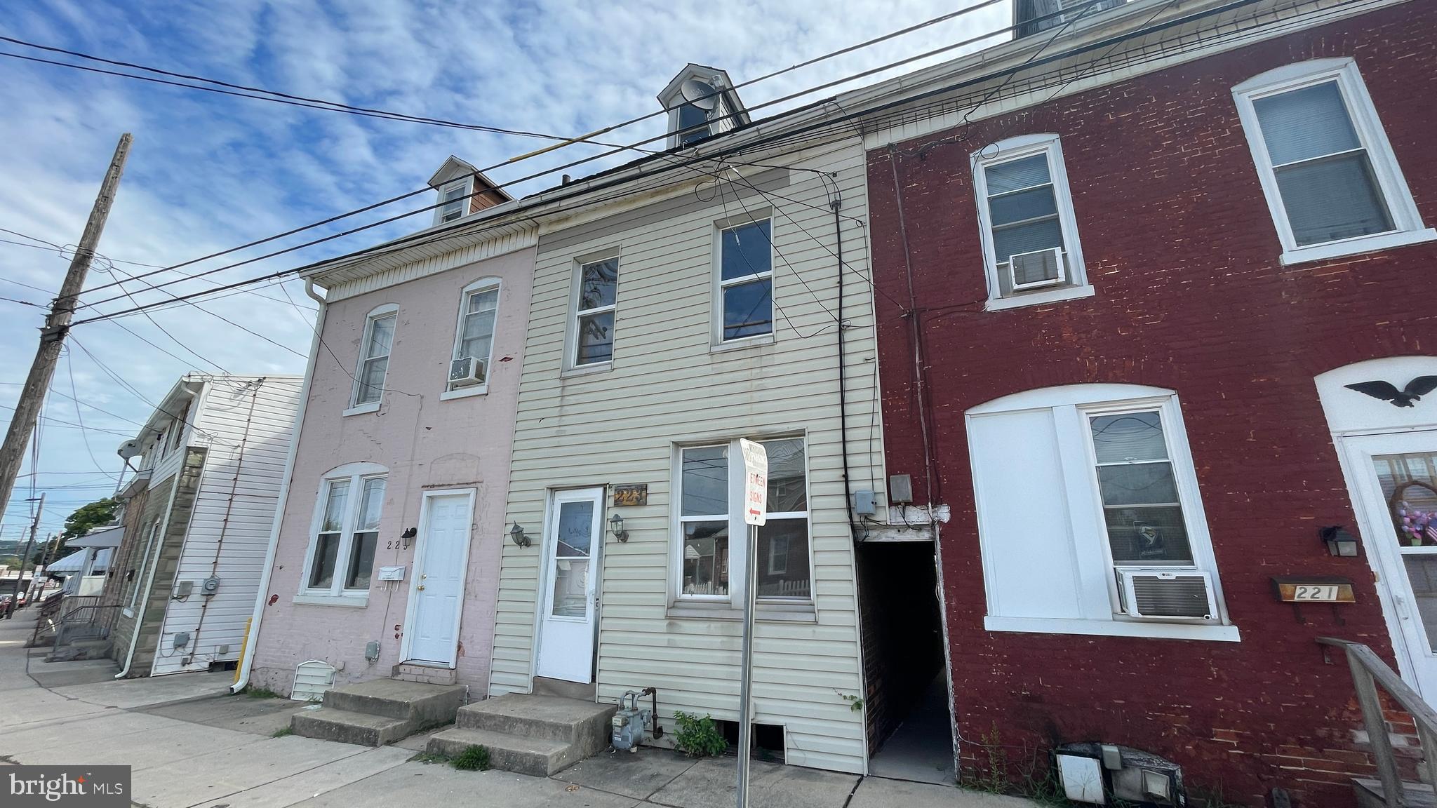 223 N SHERMAN STREET