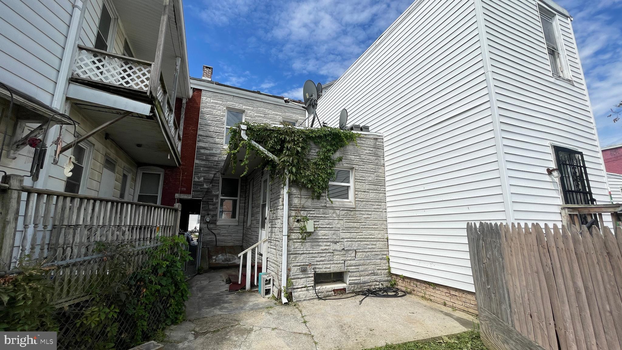 223 N SHERMAN STREET