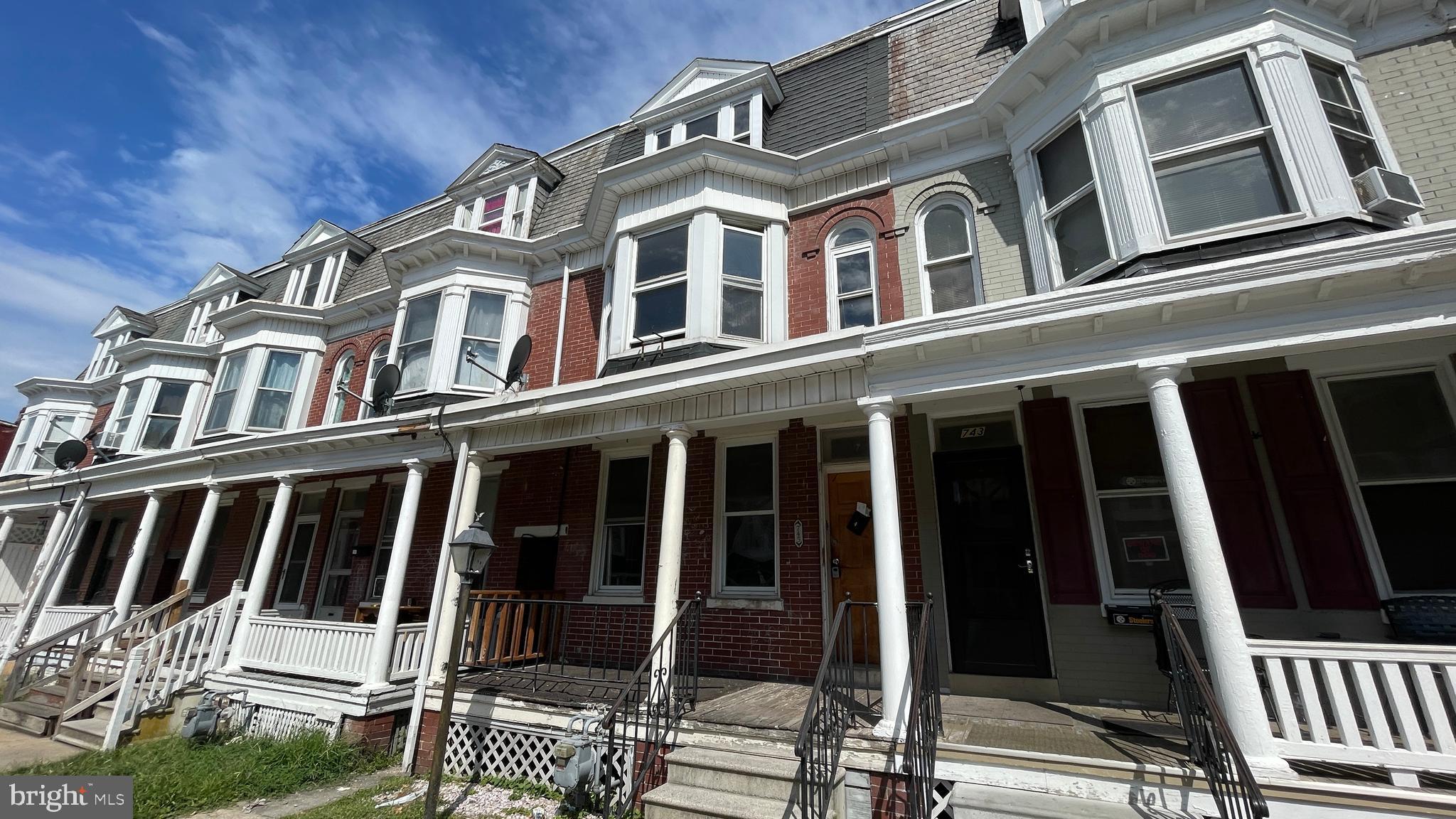 745 W POPLAR STREET