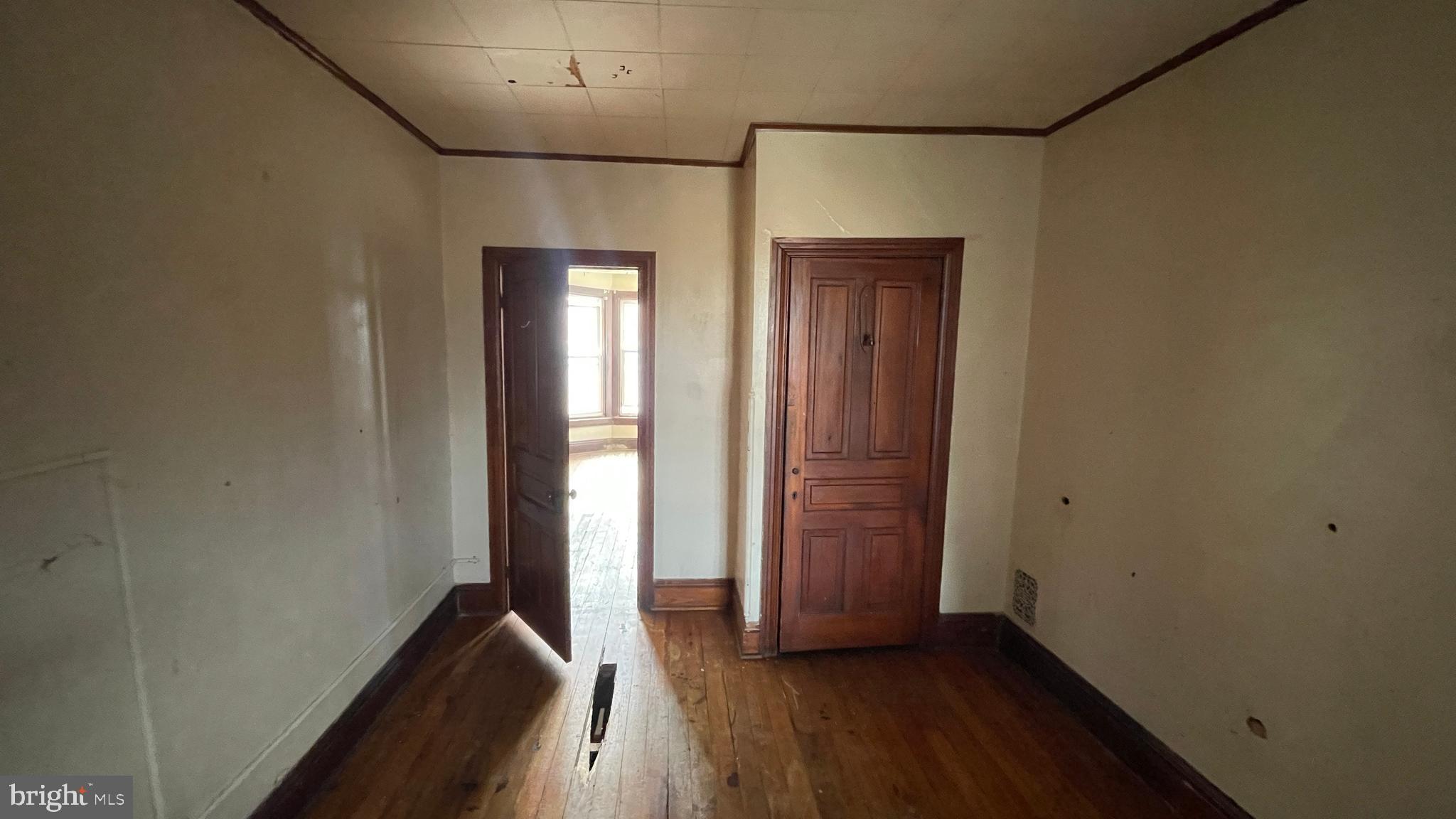 745 W POPLAR STREET