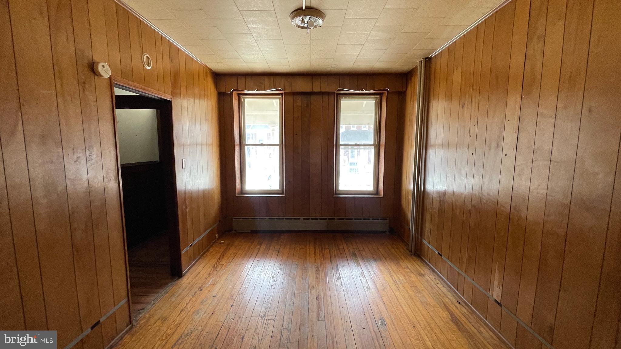 745 W POPLAR STREET