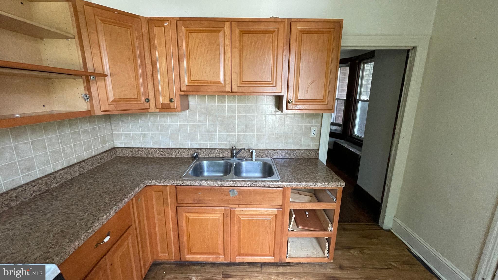 745 W POPLAR STREET