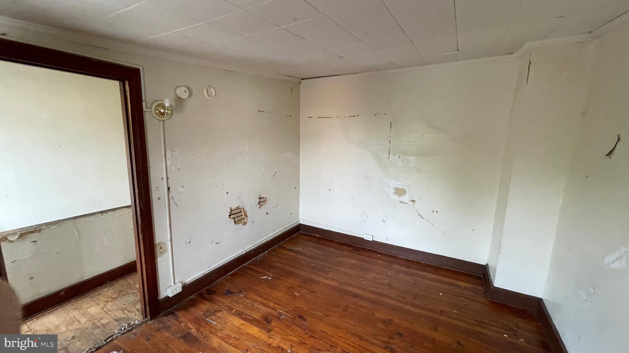 745 W POPLAR STREET