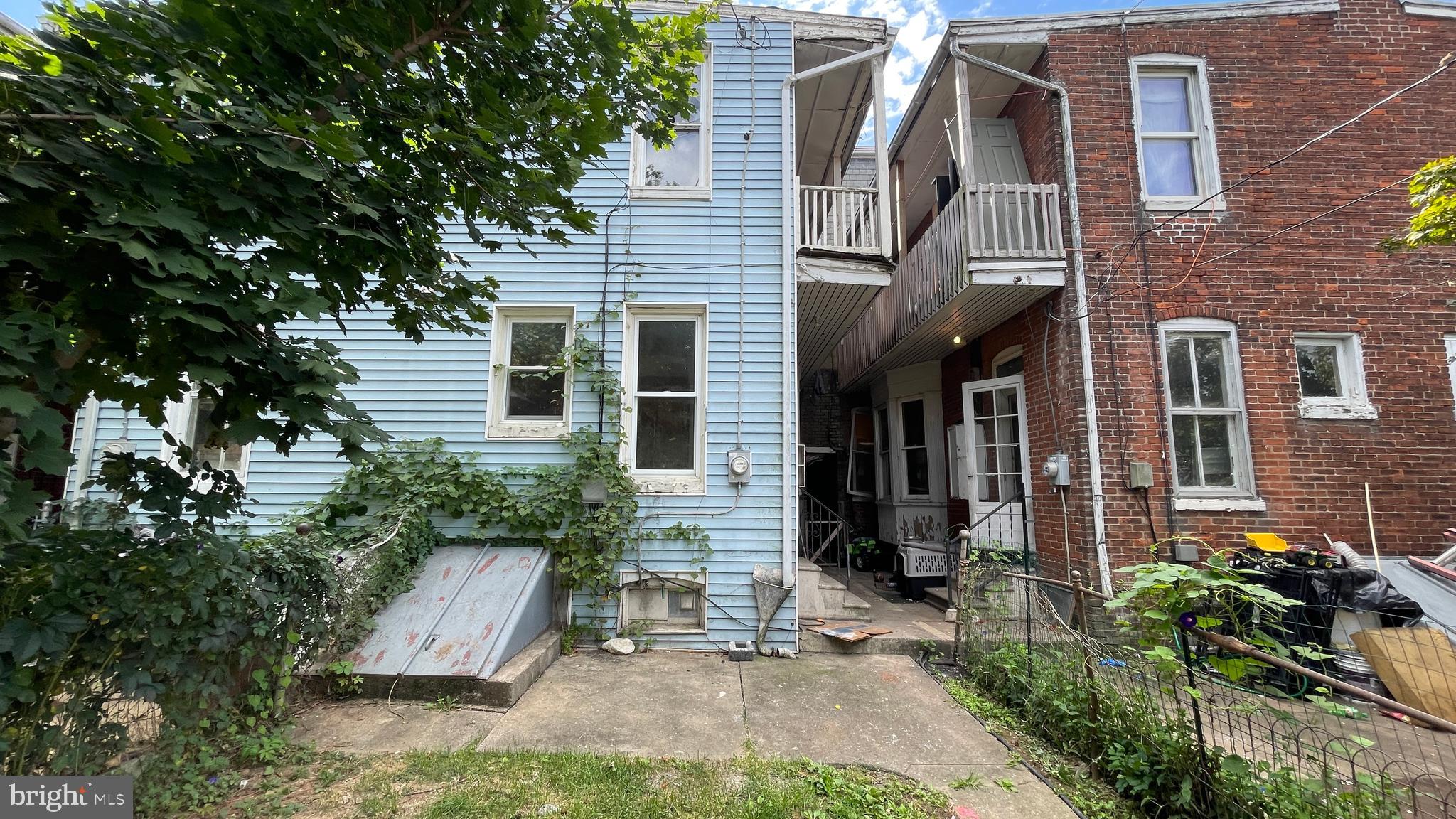 745 W POPLAR STREET