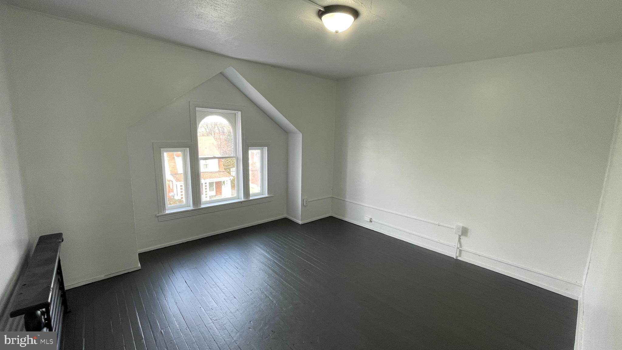 220 E COTTAGE PLACE