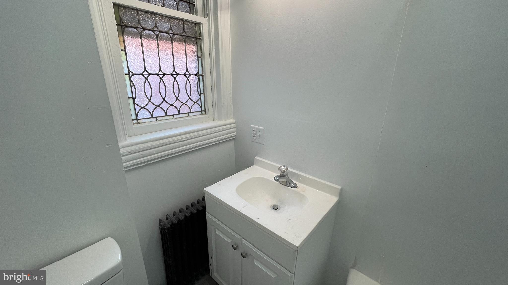 220 E COTTAGE PLACE