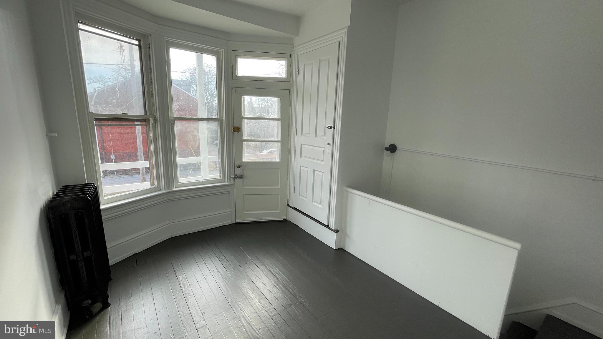 220 E COTTAGE PLACE