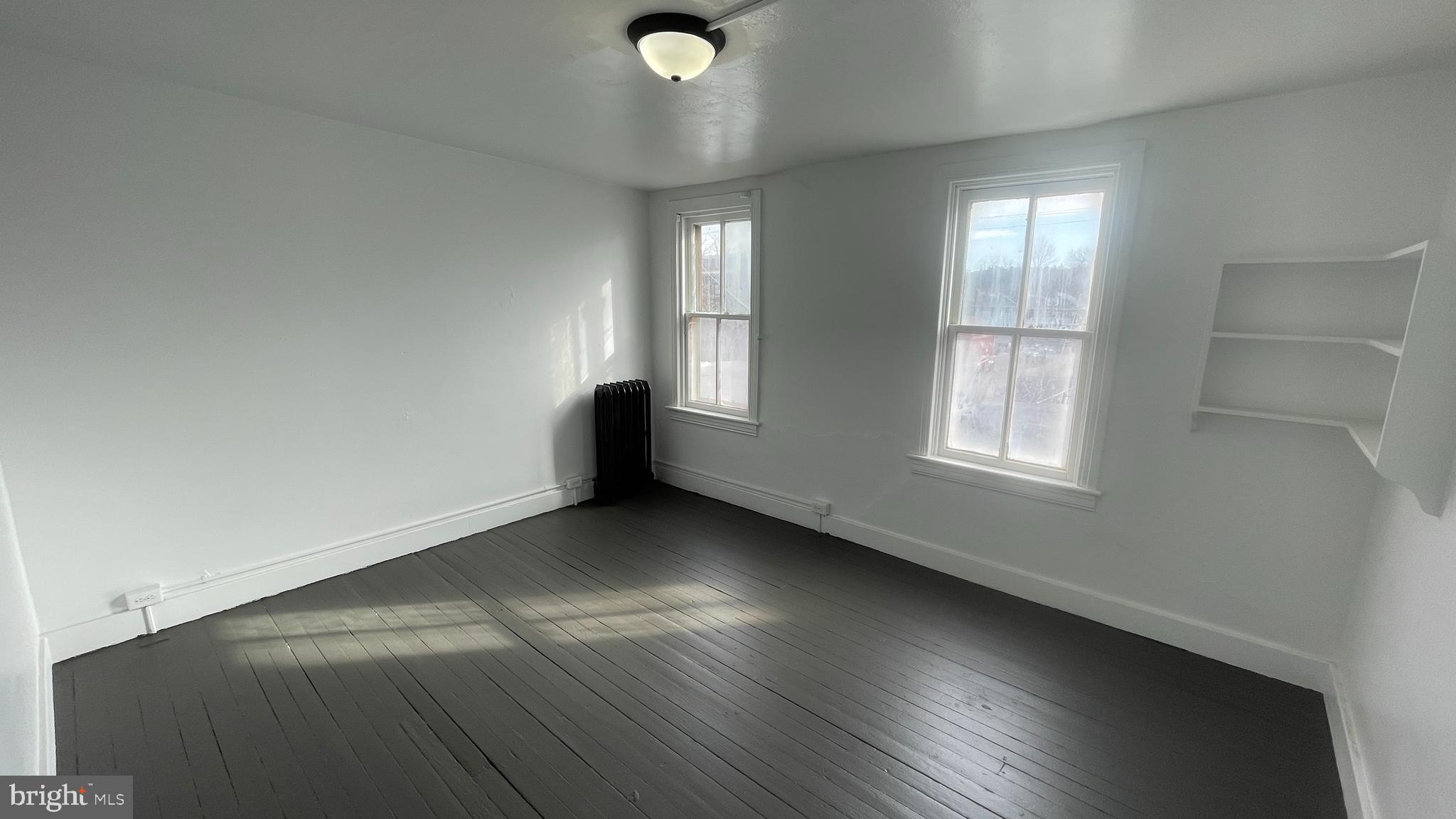 220 E COTTAGE PLACE
