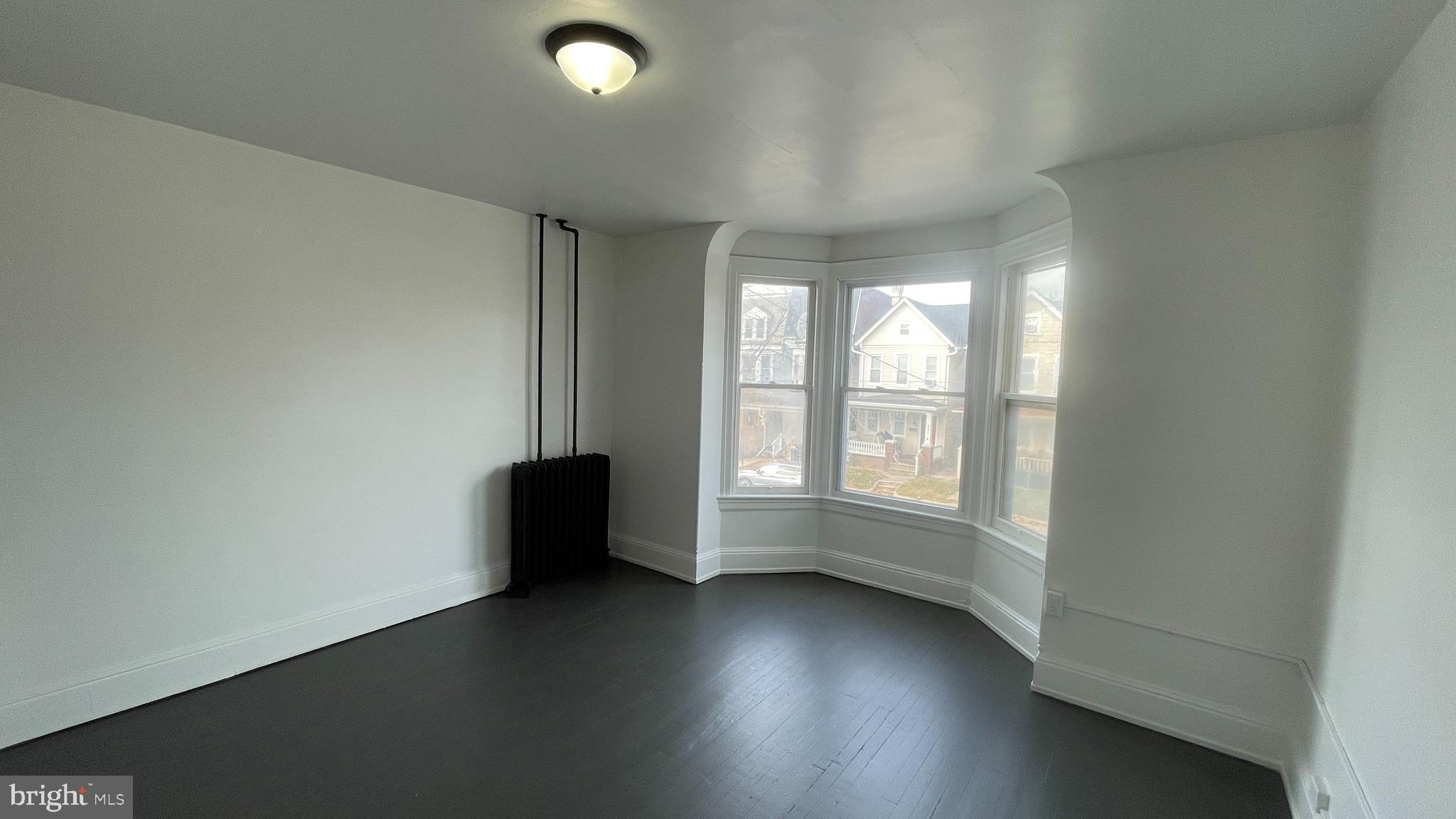 220 E COTTAGE PLACE