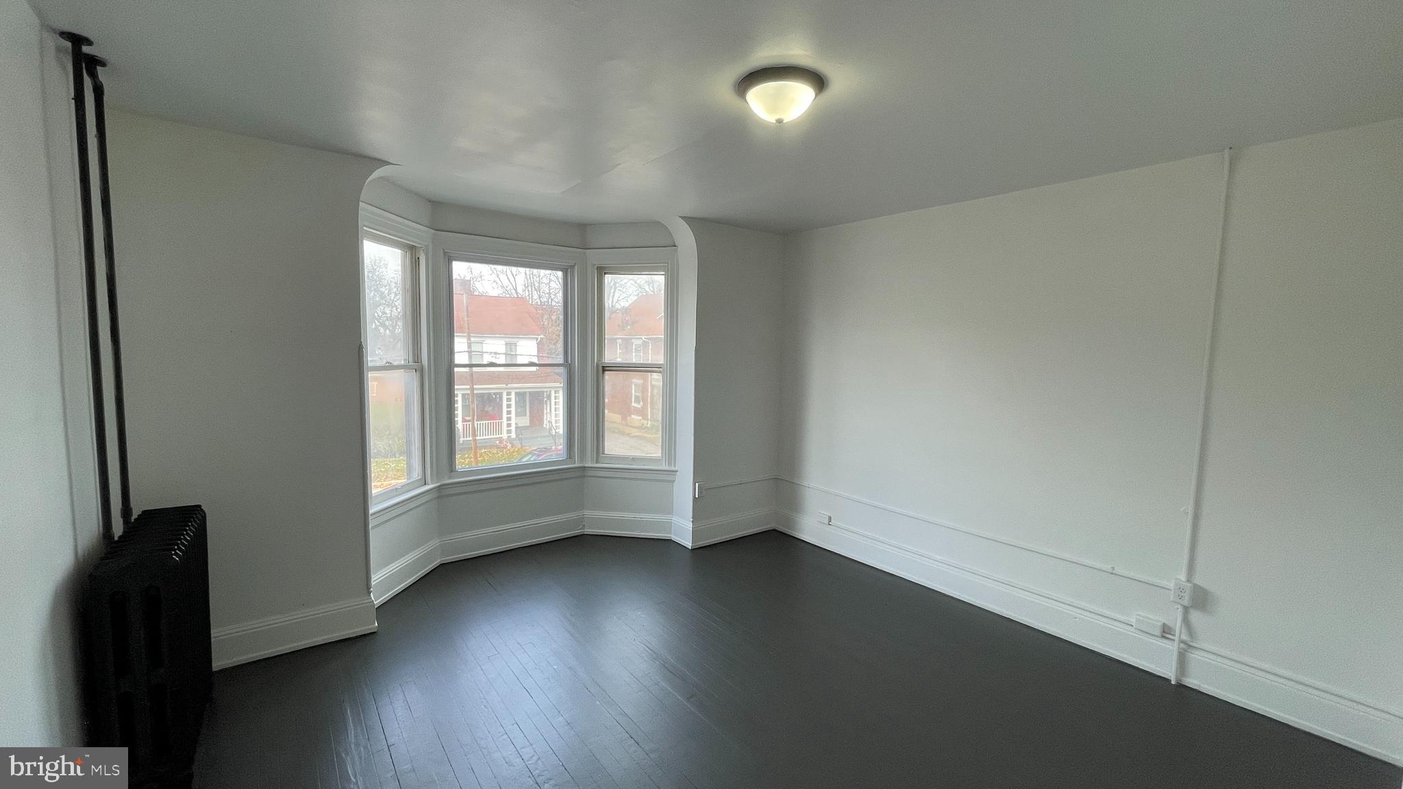 220 E COTTAGE PLACE