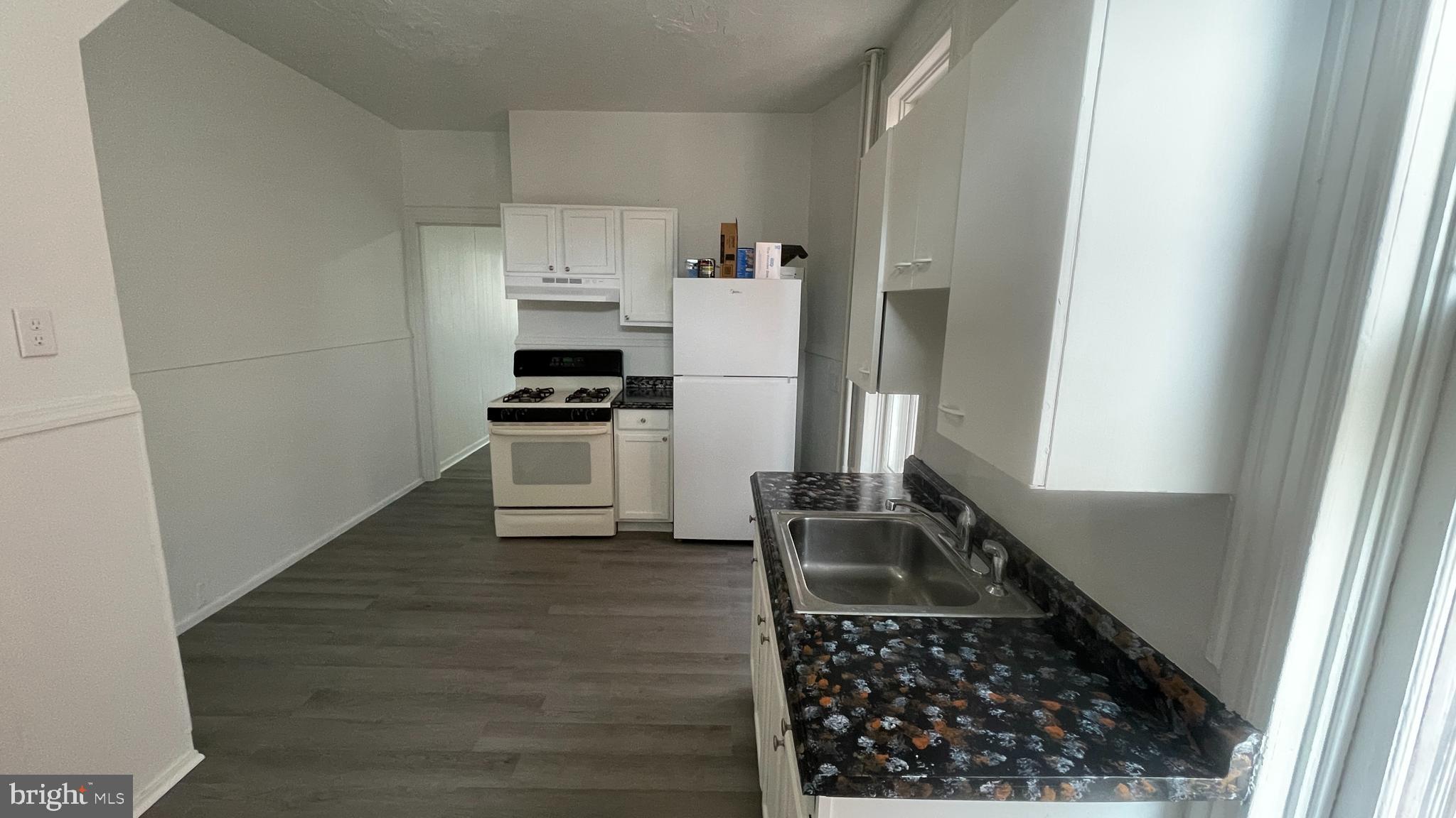 220 E COTTAGE PLACE