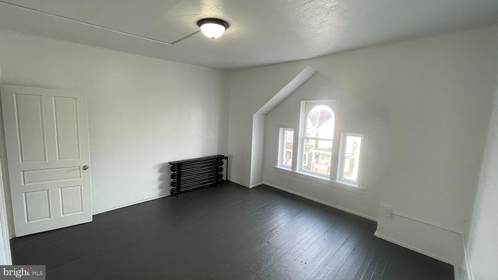 220 E COTTAGE PLACE
