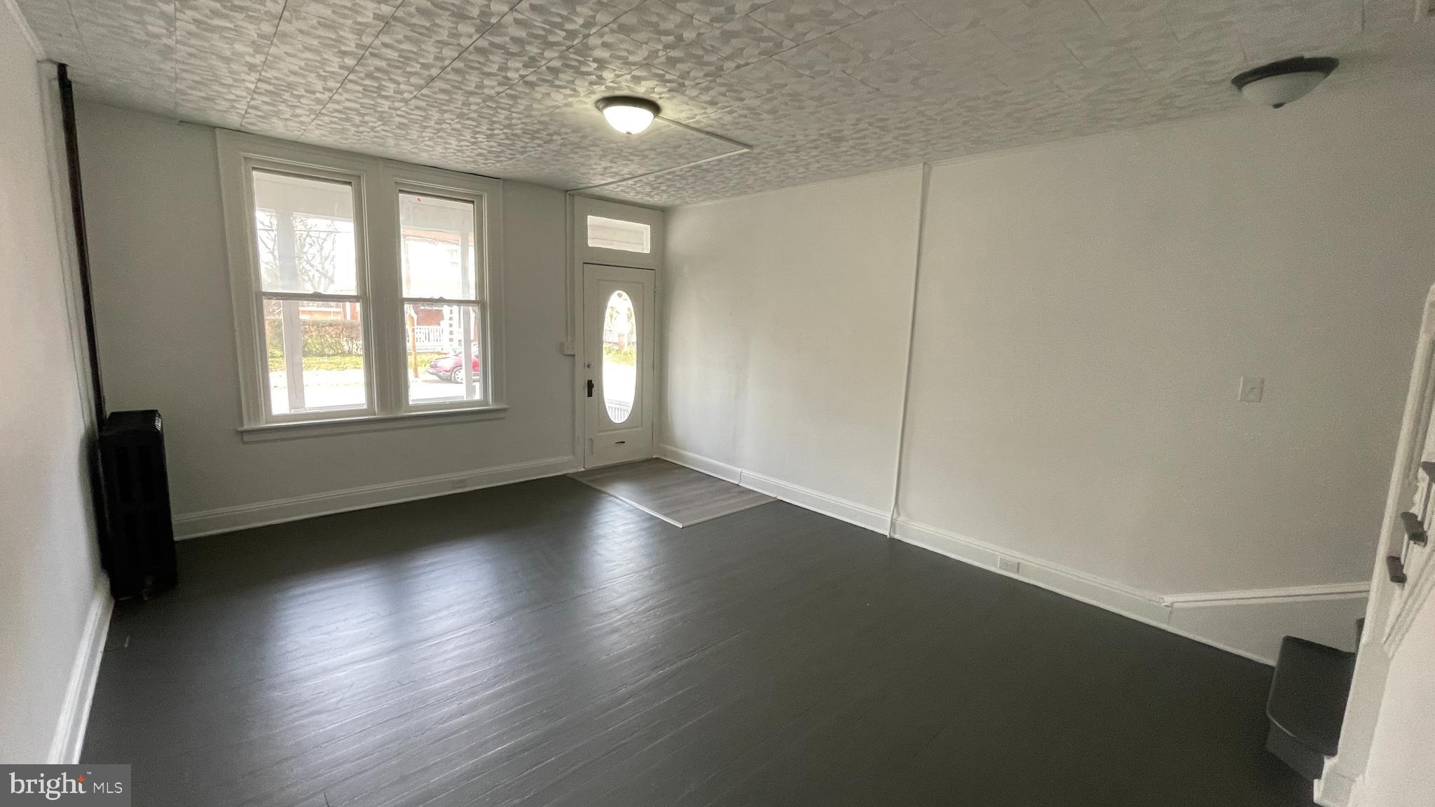 220 E COTTAGE PLACE