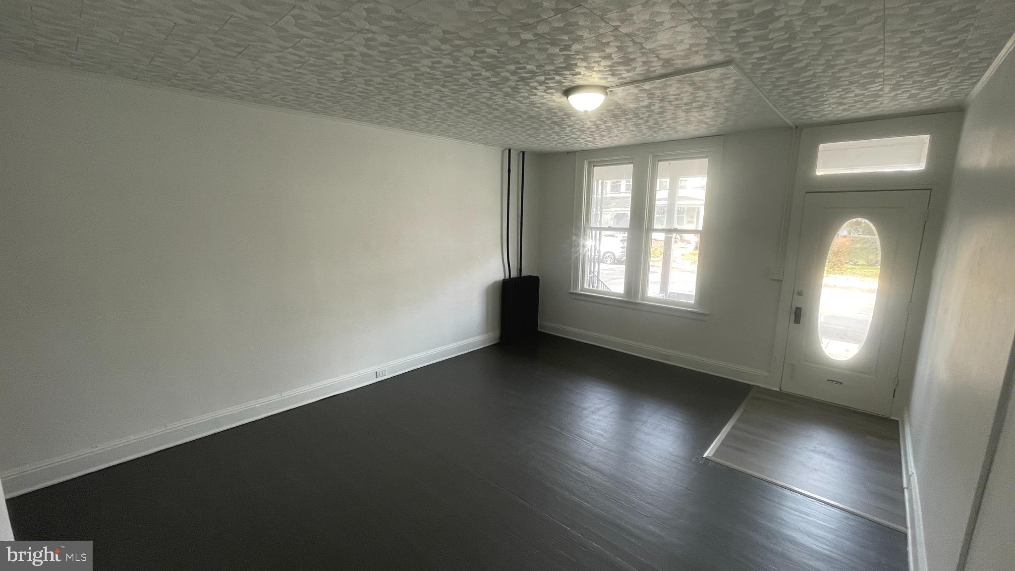 220 E COTTAGE PLACE