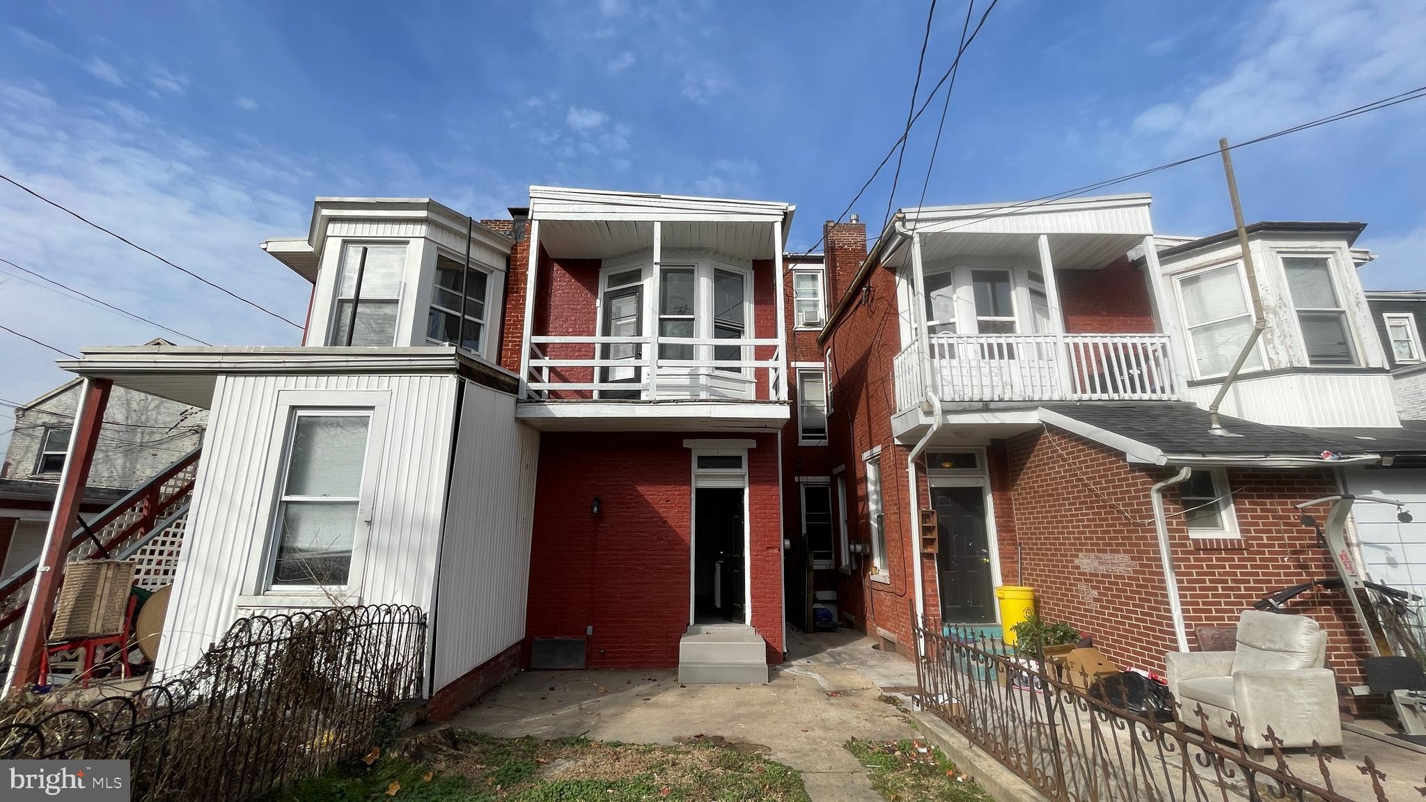 220 E COTTAGE PLACE