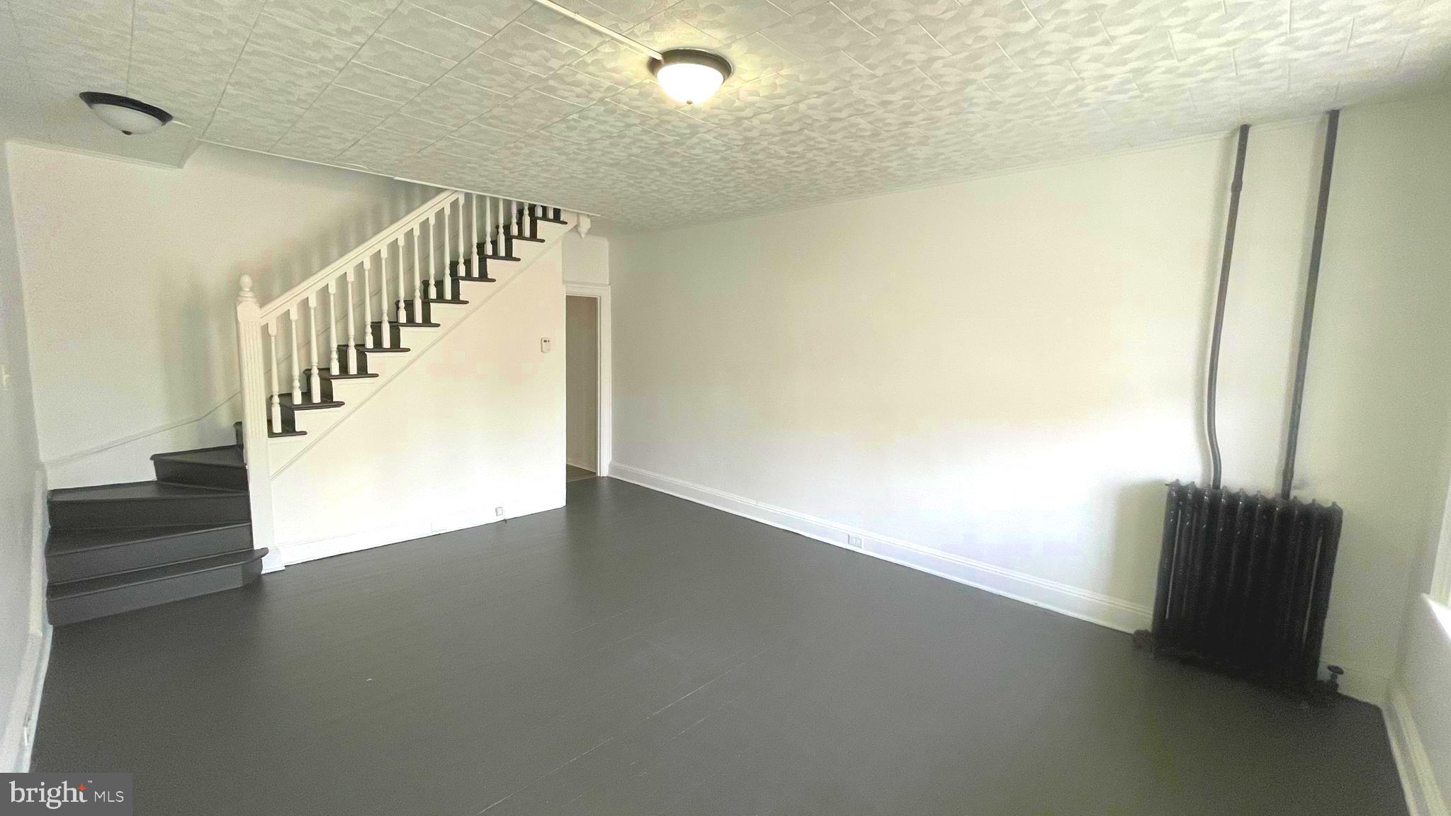 220 E COTTAGE PLACE