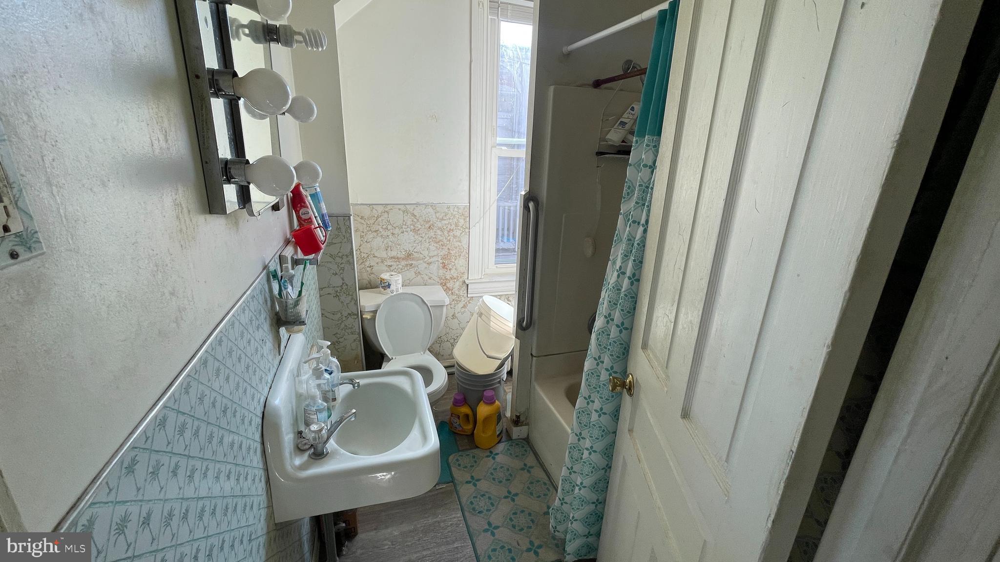 434 N PERSHING AVENUE