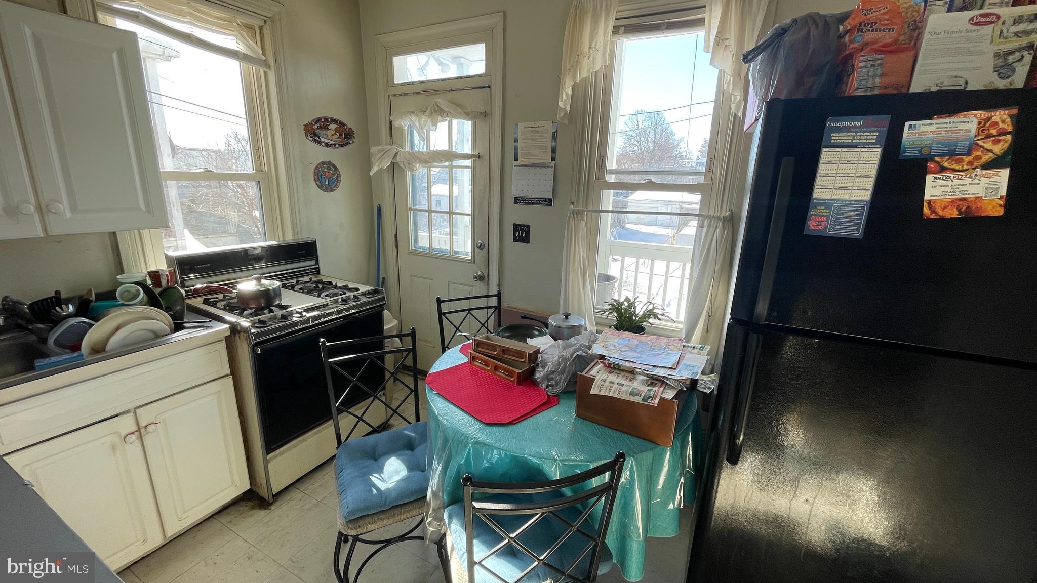 434 N PERSHING AVENUE