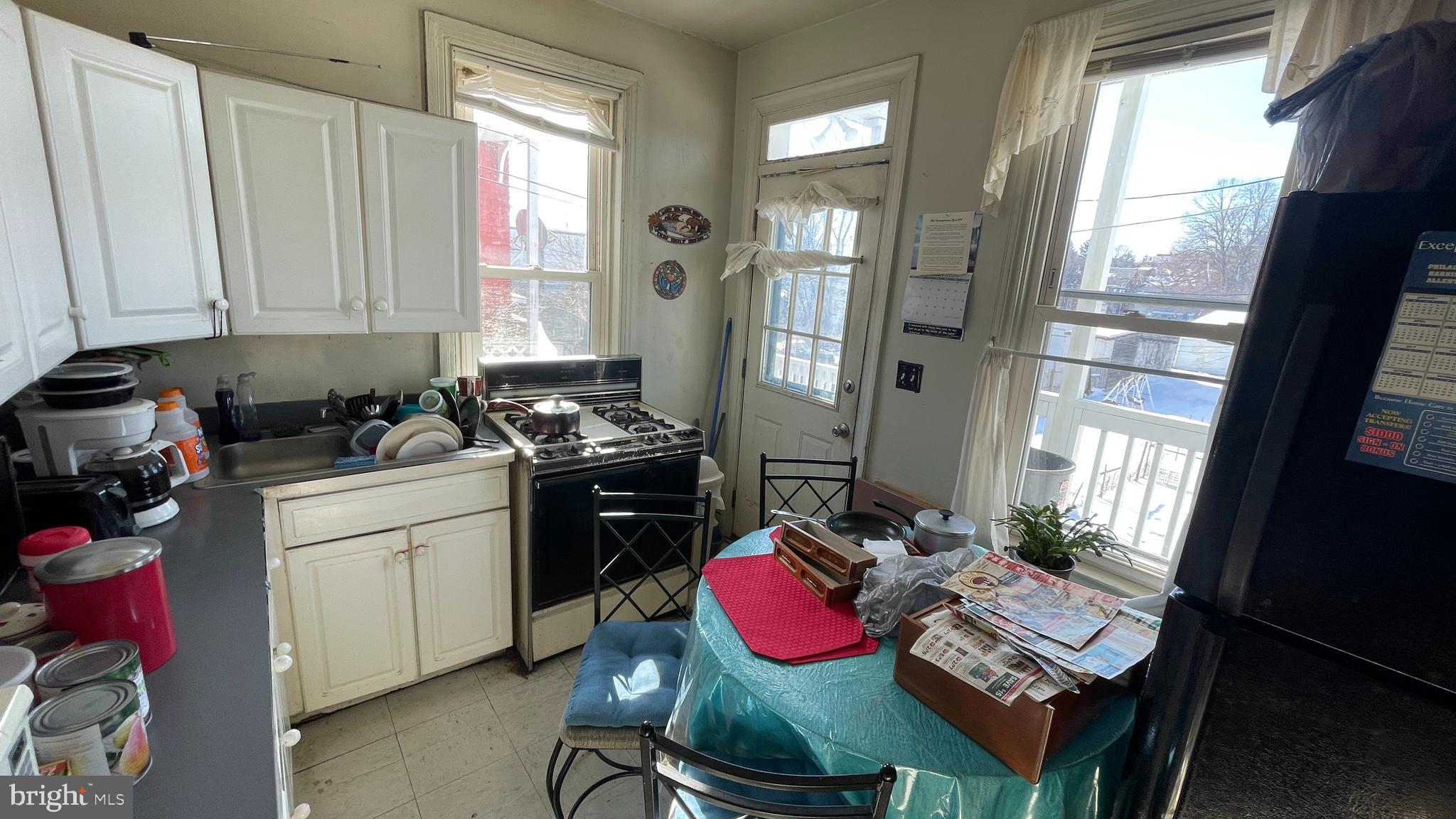 434 N PERSHING AVENUE