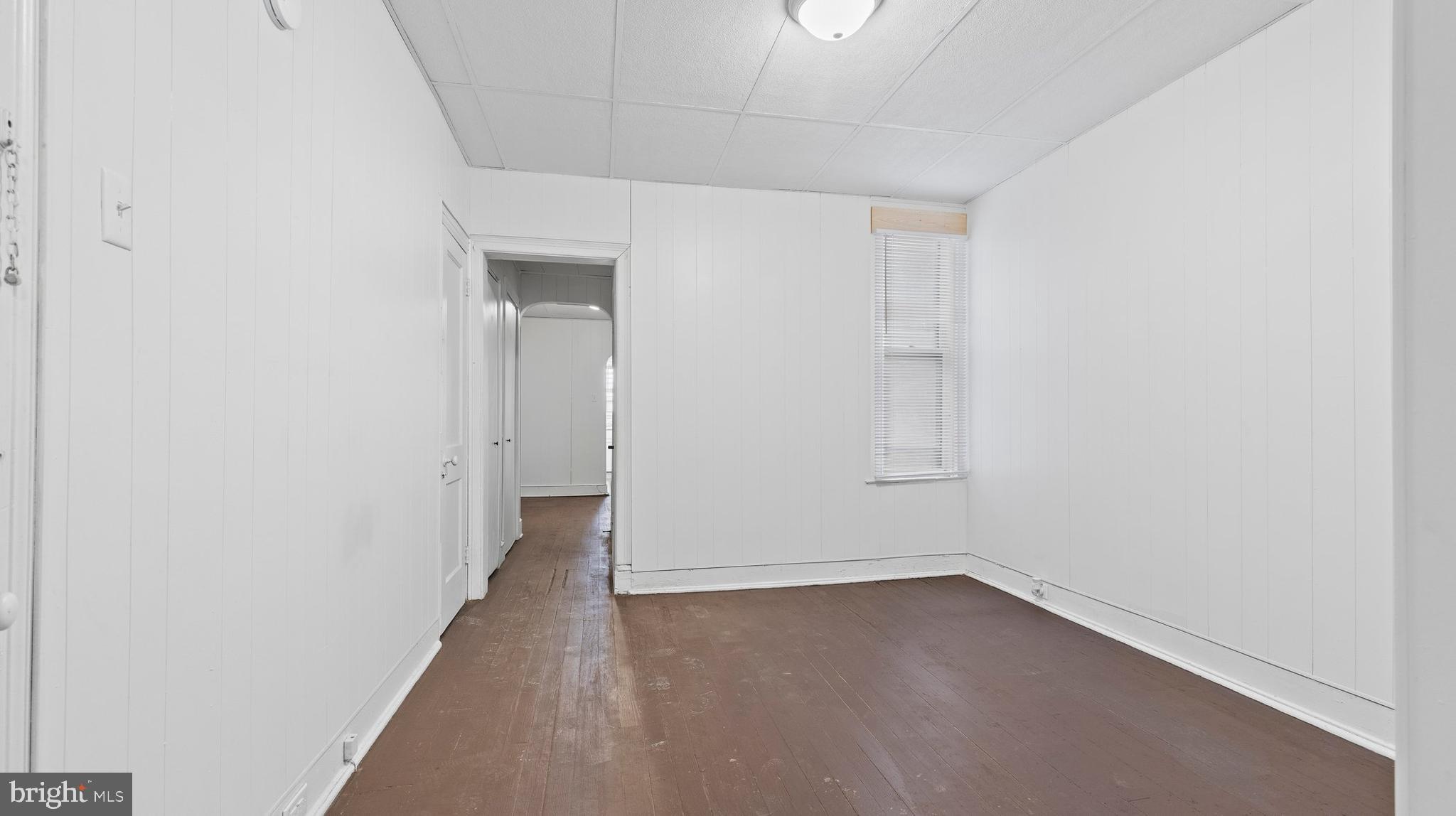 1121 W POPLAR STREET