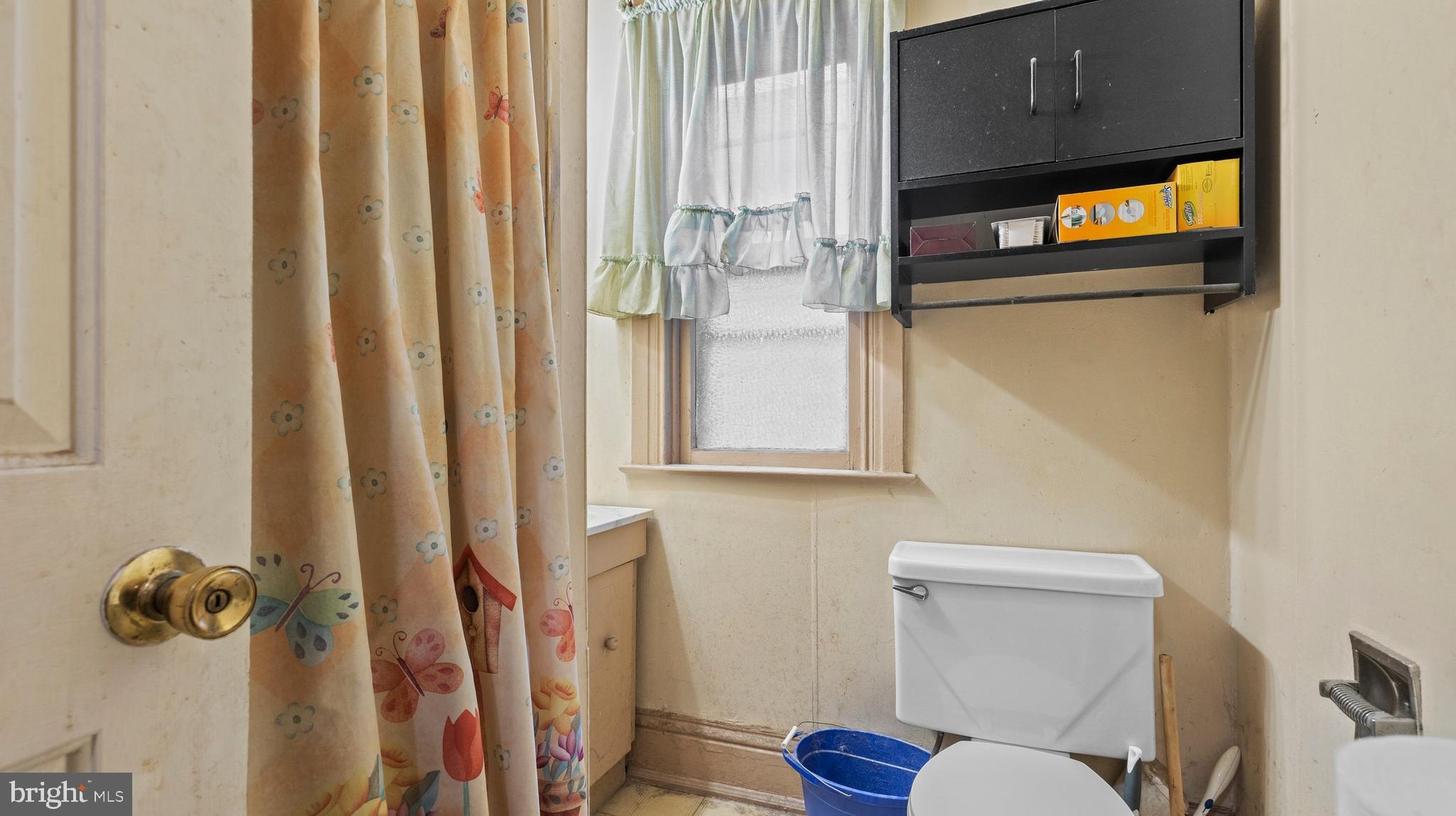 1121 W POPLAR STREET