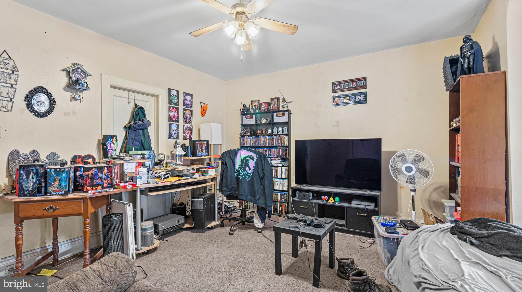 1121 W POPLAR STREET