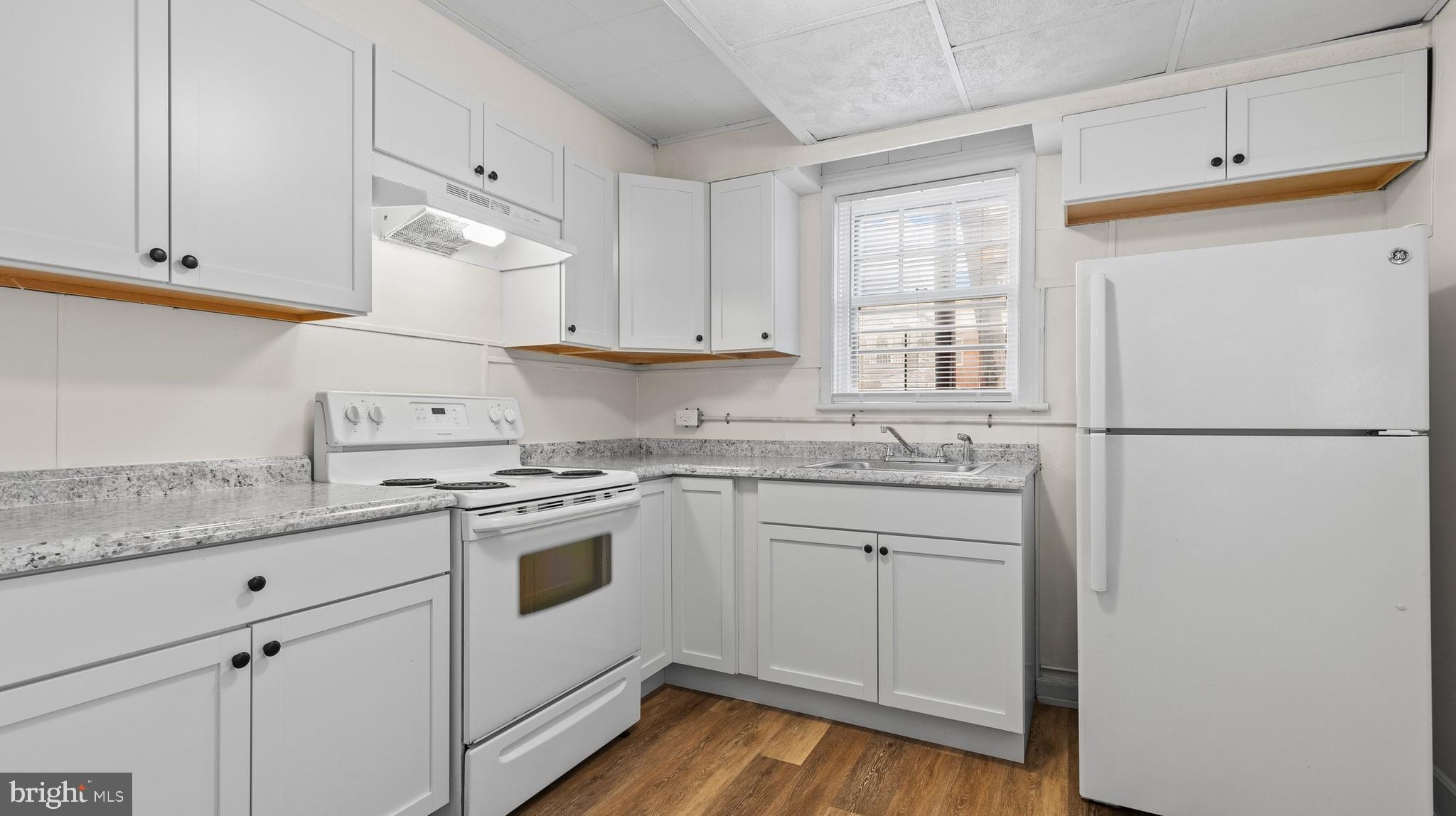 1121 W POPLAR STREET