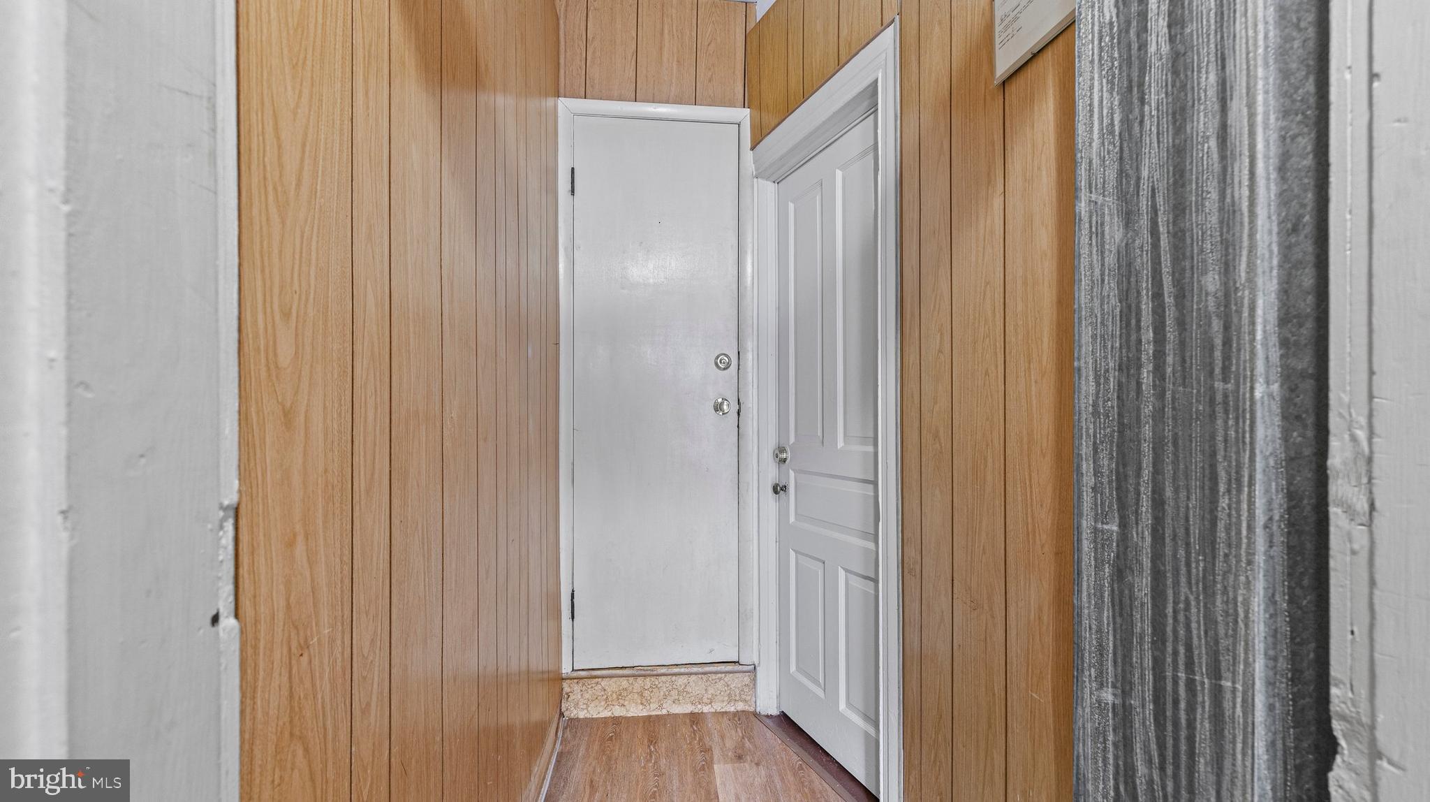 1121 W POPLAR STREET