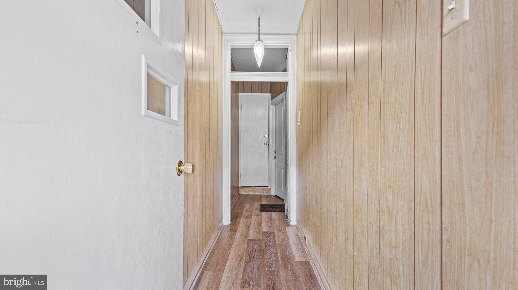 1121 W POPLAR STREET