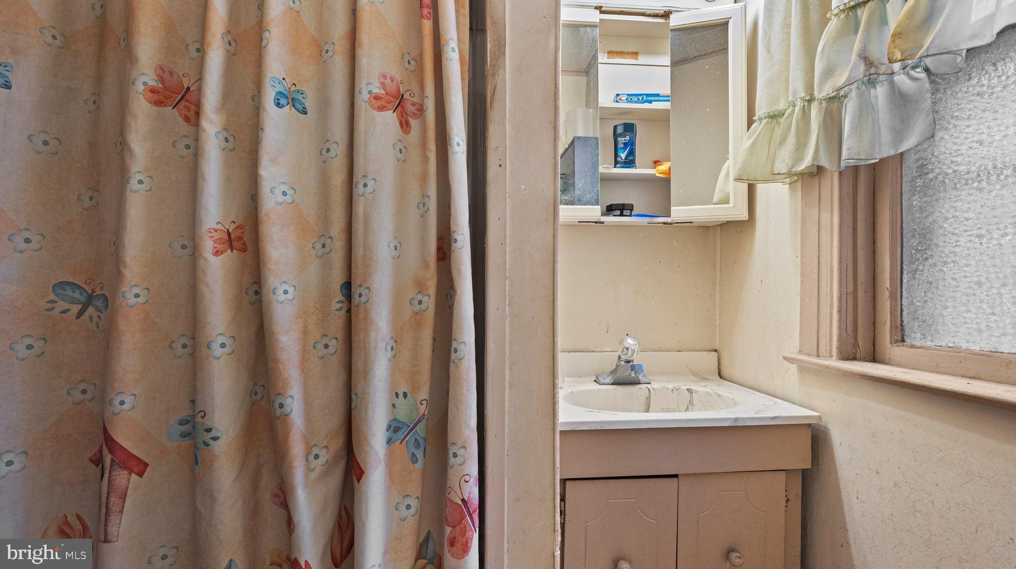 1121 W POPLAR STREET