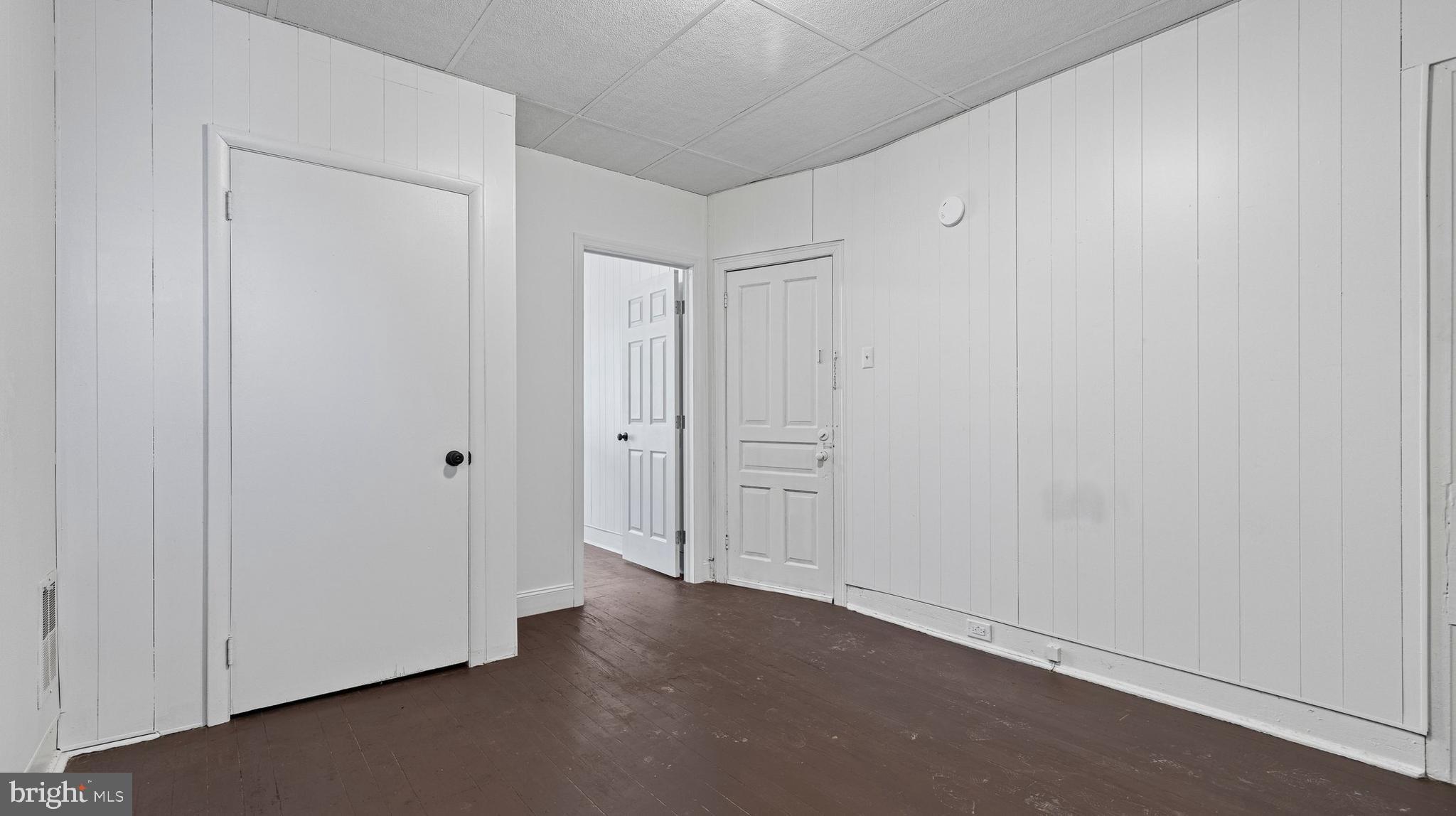 1121 W POPLAR STREET