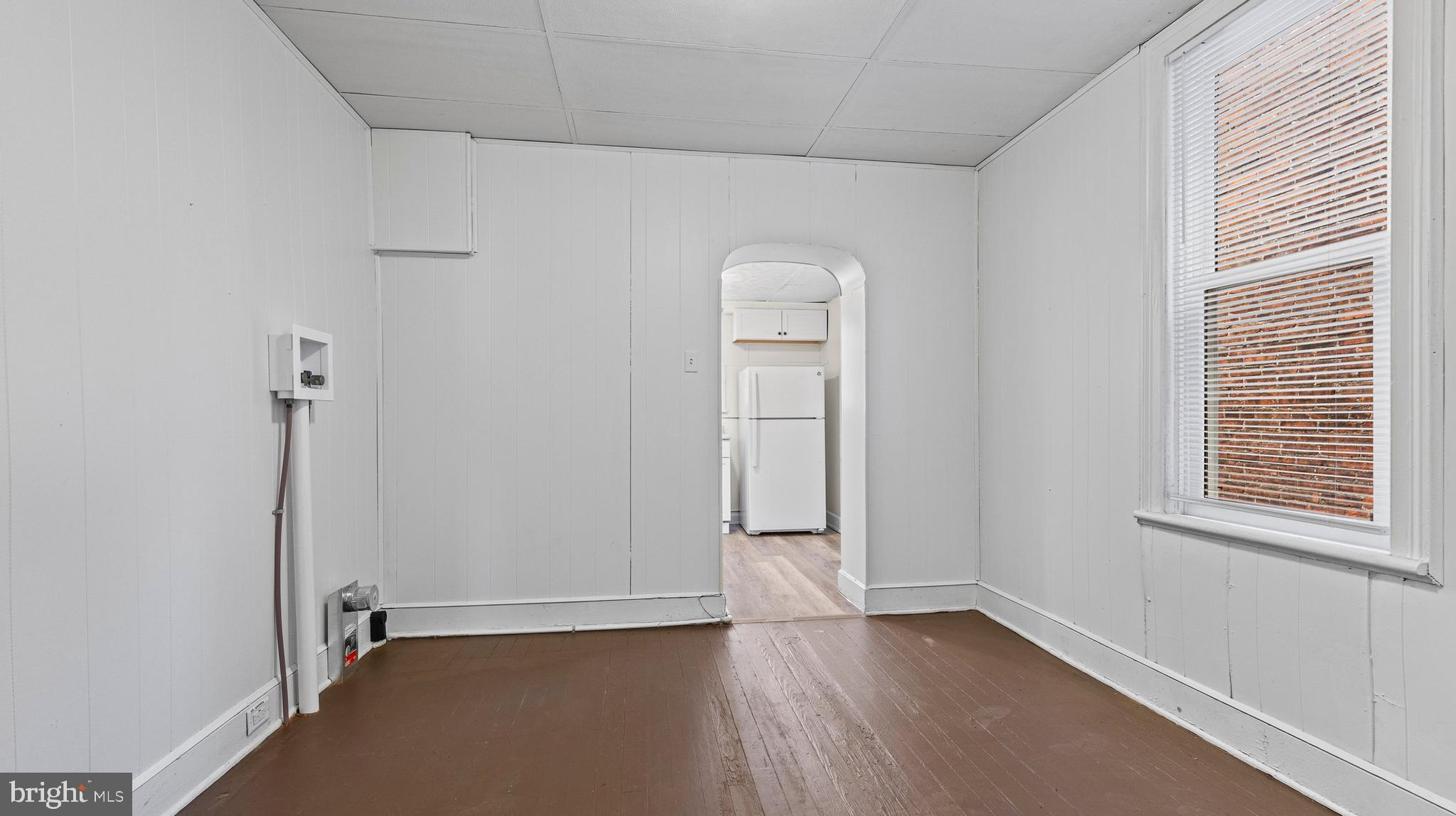 1121 W POPLAR STREET