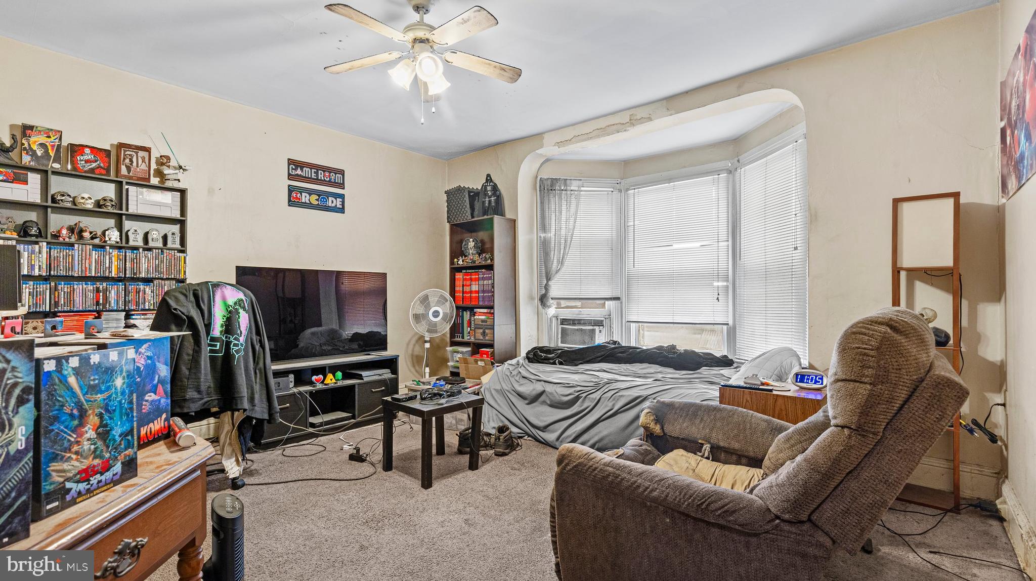 1121 W POPLAR STREET