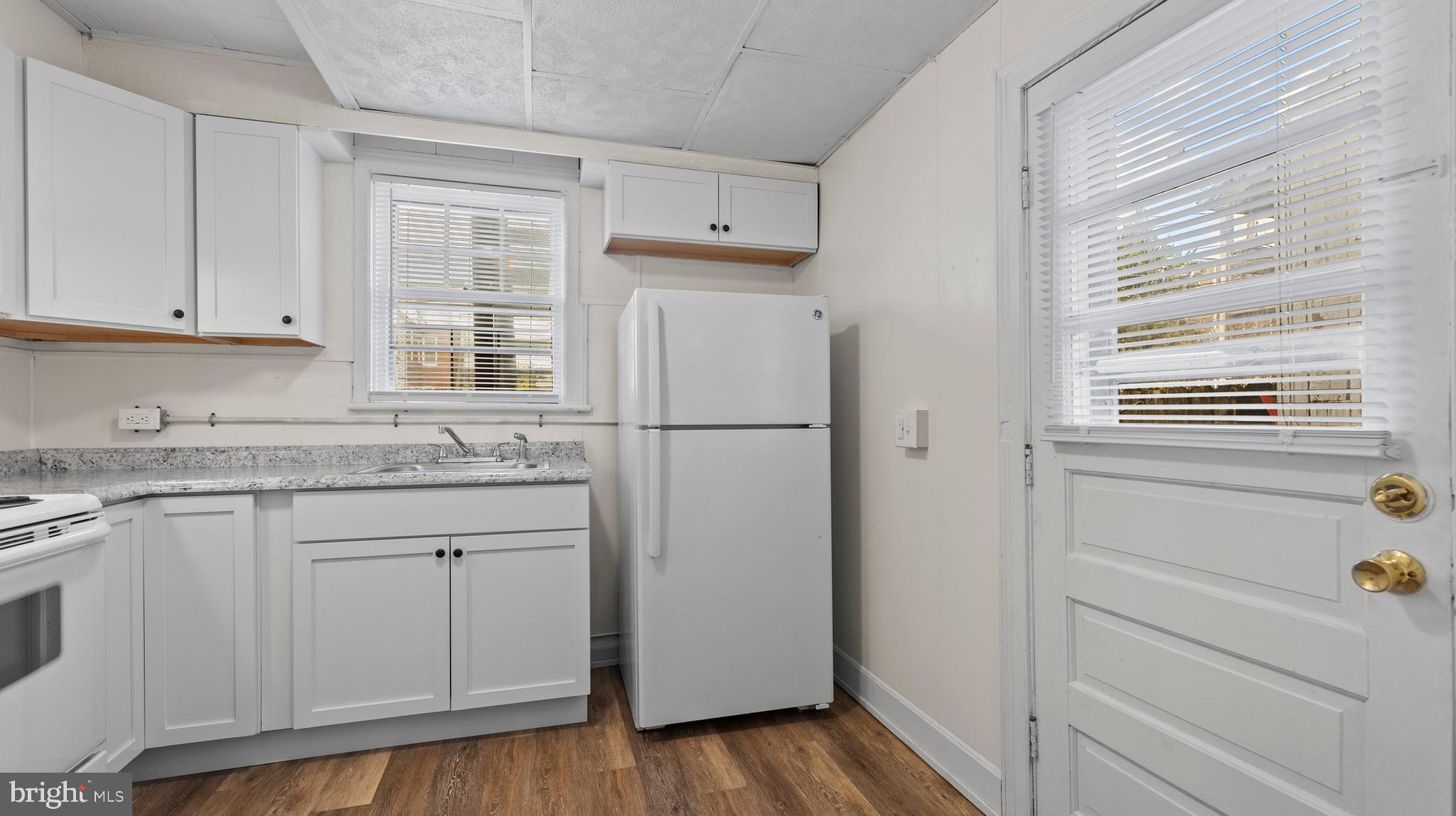 1121 W POPLAR STREET