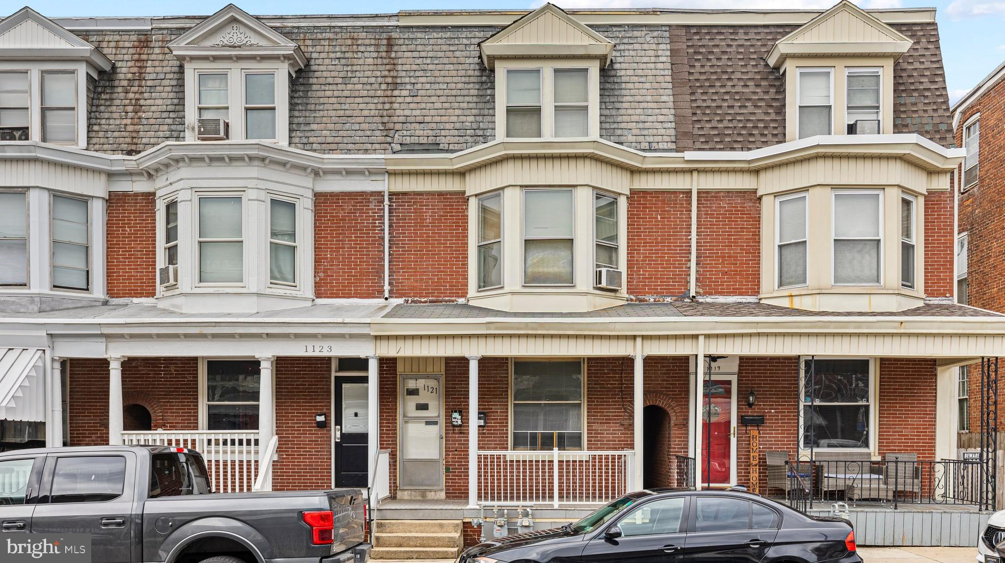 1121 W POPLAR STREET