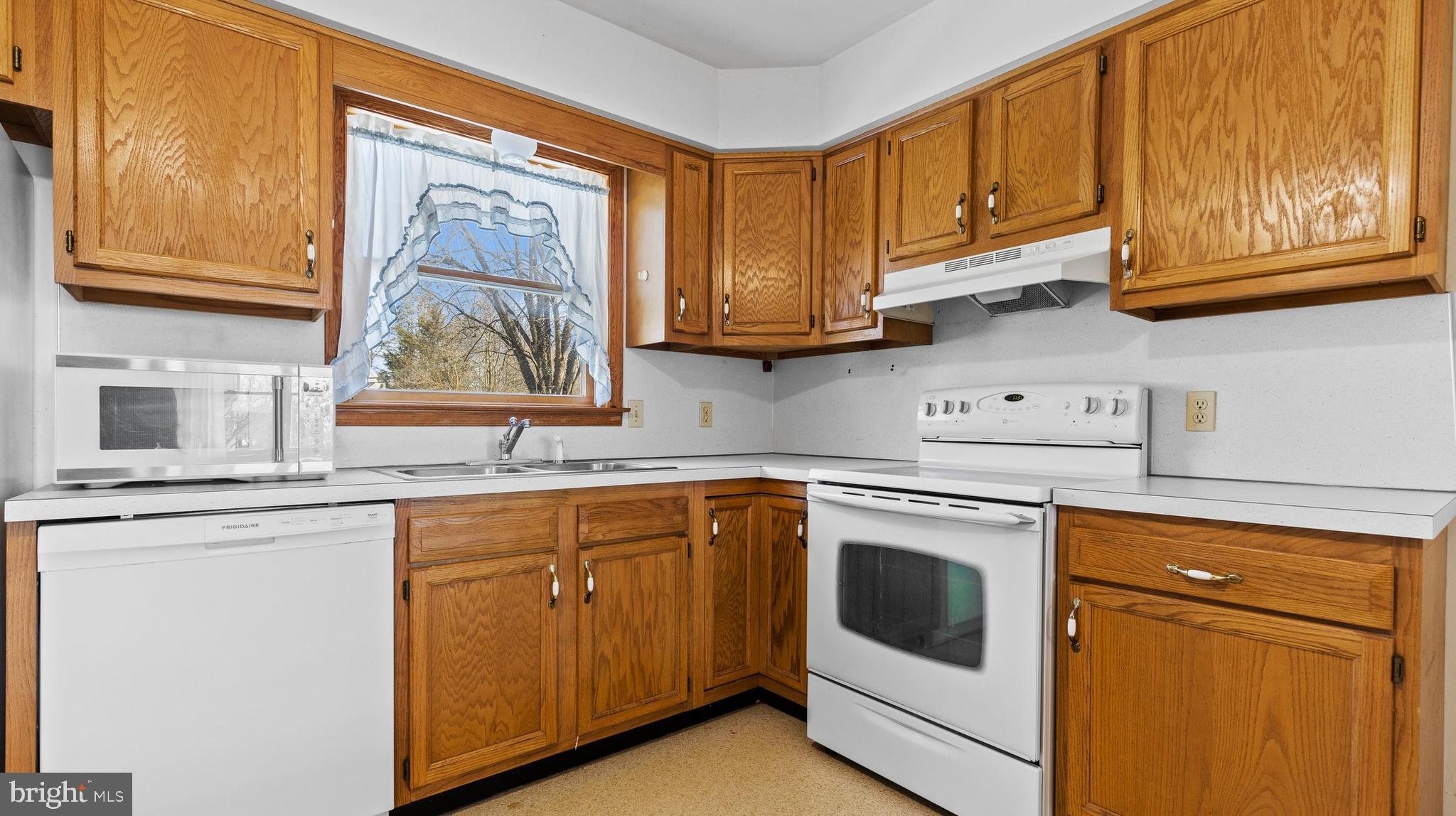 921 STOVERSTOWN ROAD