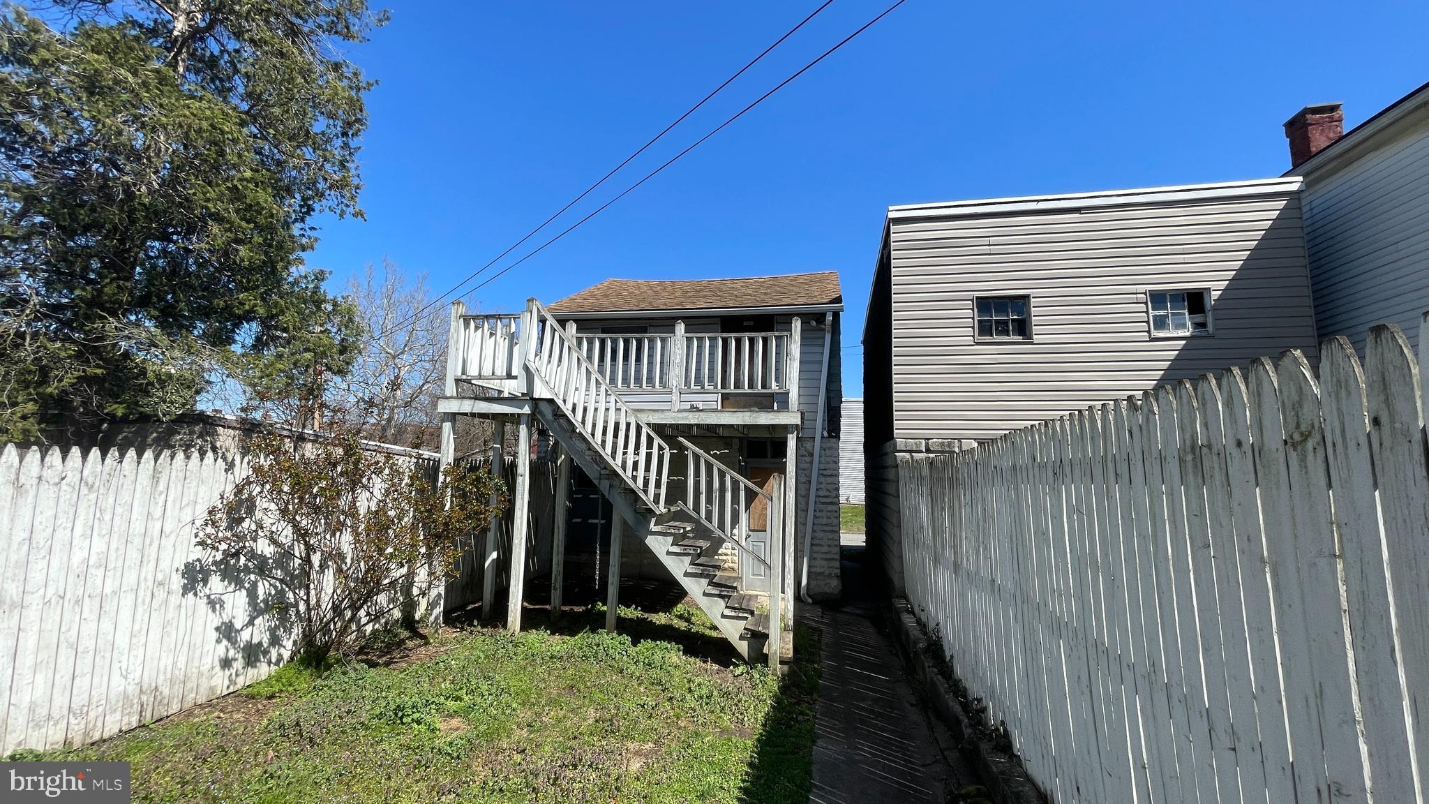 149 N QUEEN STREET
