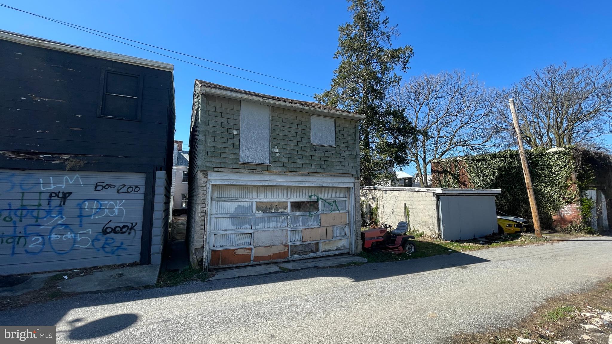 149 N QUEEN STREET