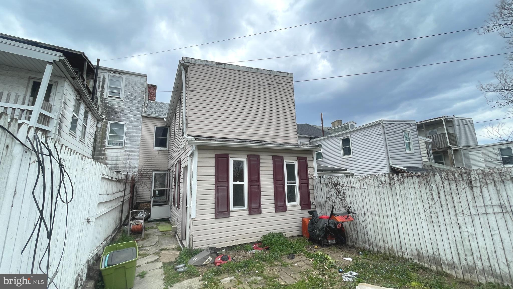 149 N QUEEN STREET