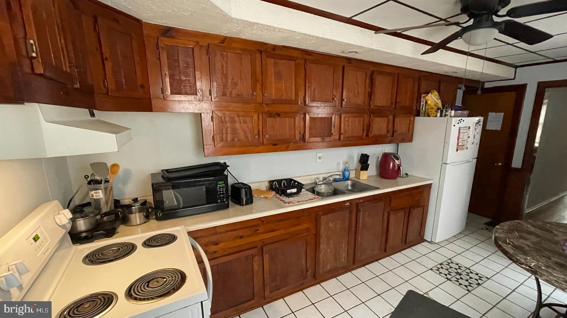 1015 W POPLAR STREET