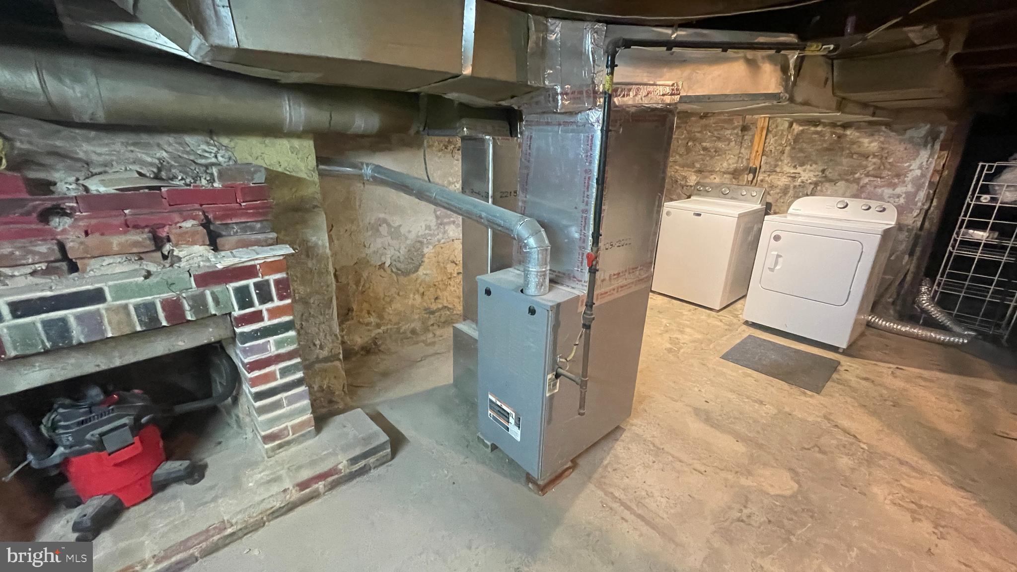 1015 W POPLAR STREET