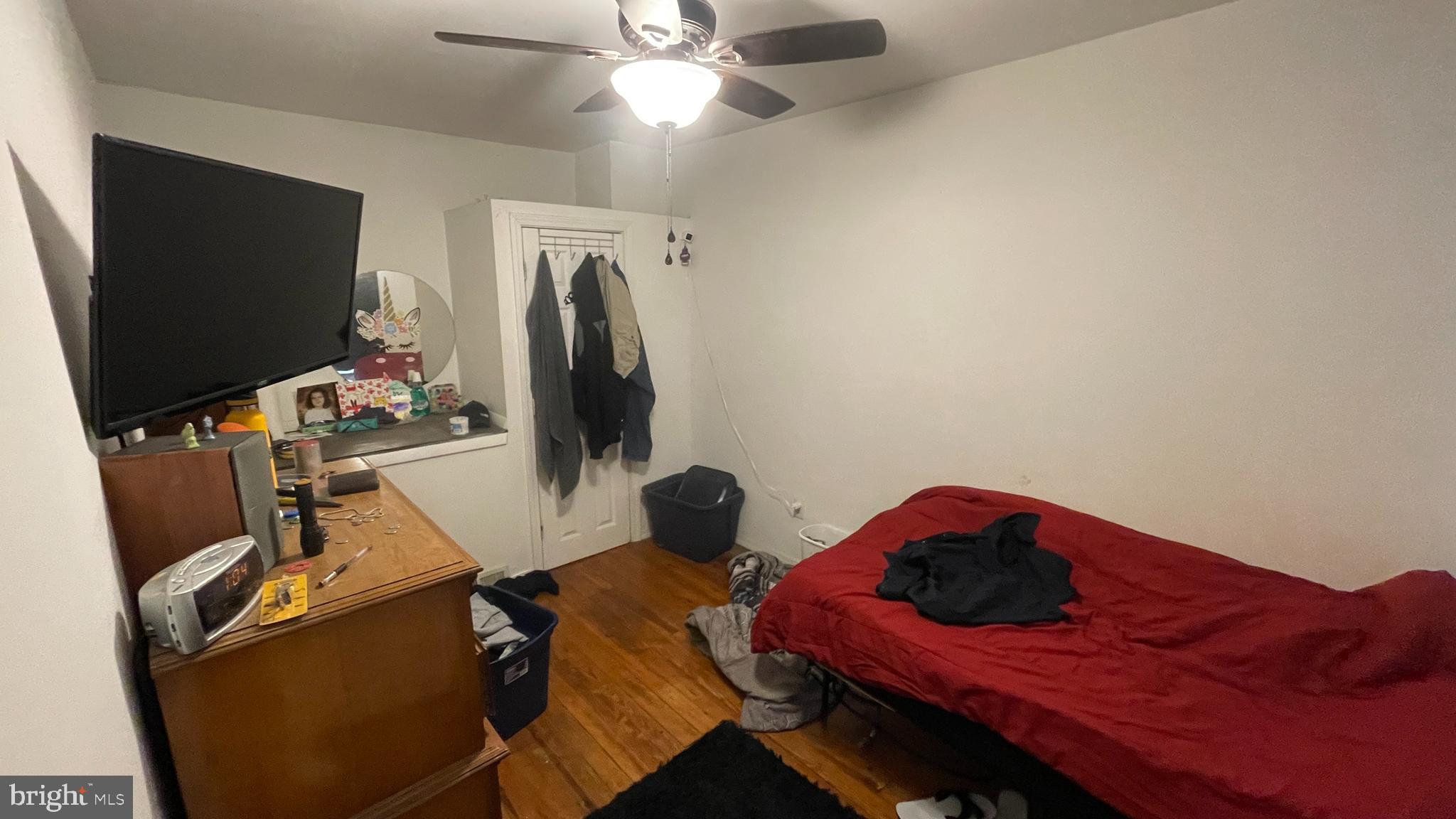 1015 W POPLAR STREET