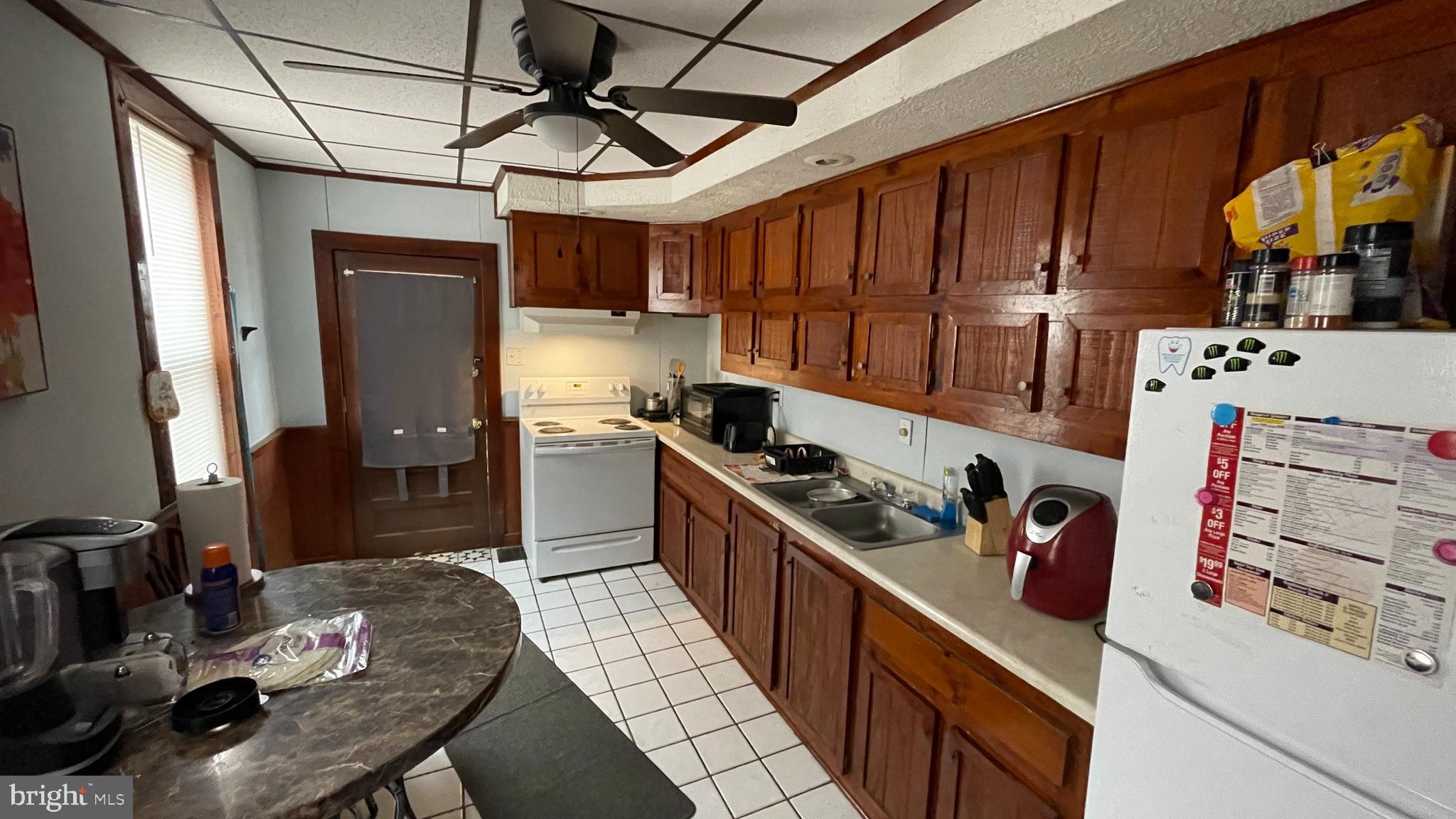 1015 W POPLAR STREET