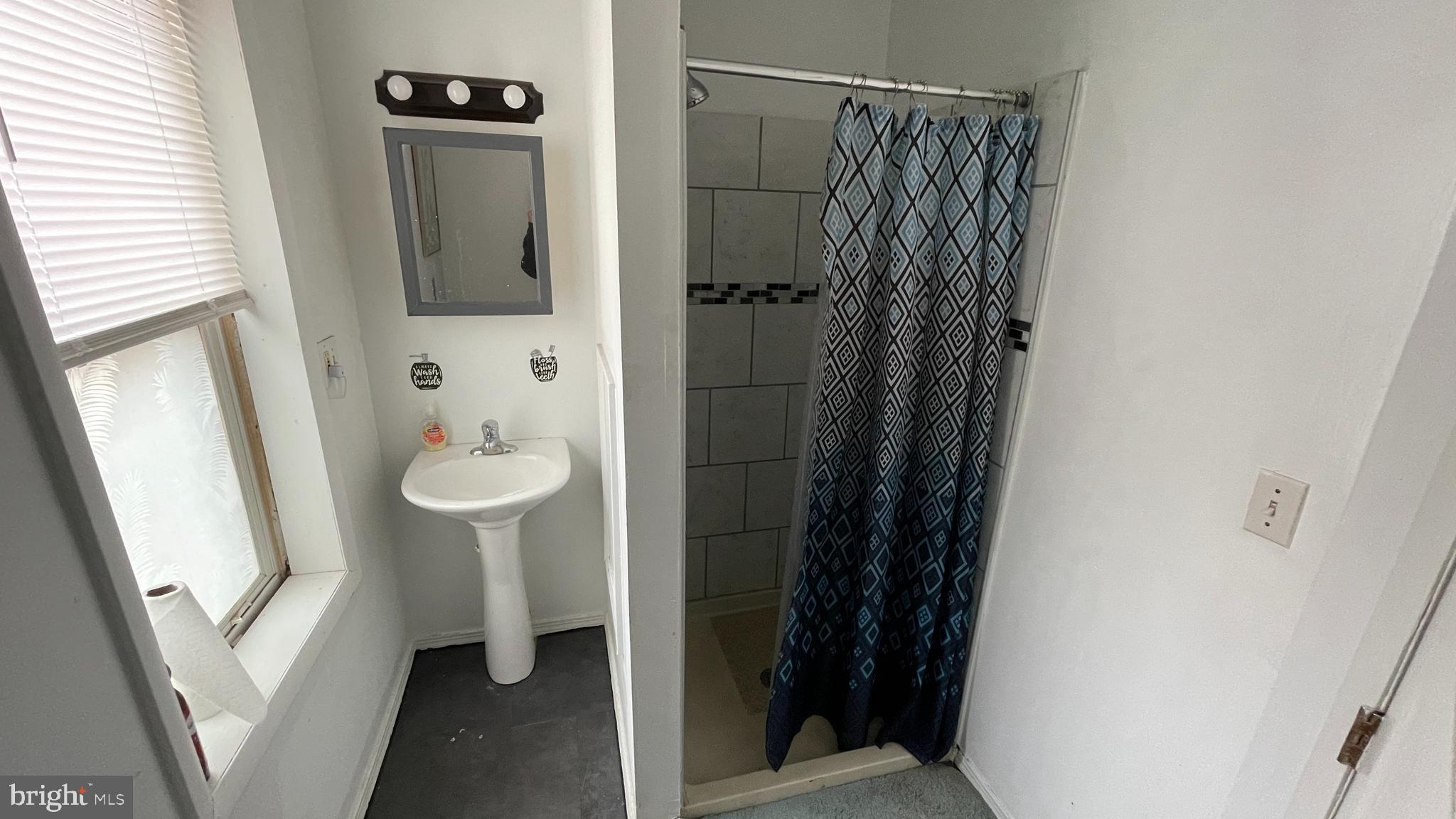 1015 W POPLAR STREET