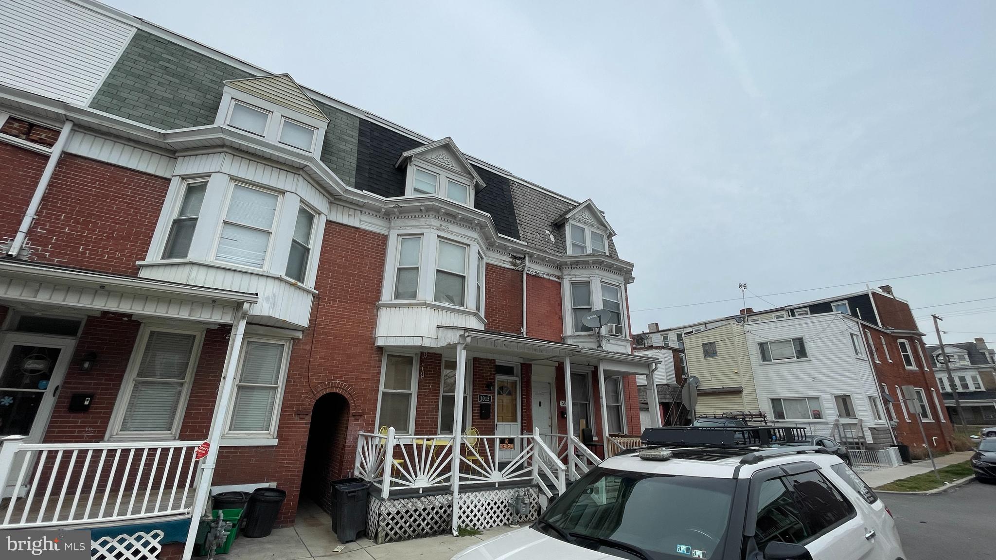 1015 W POPLAR STREET