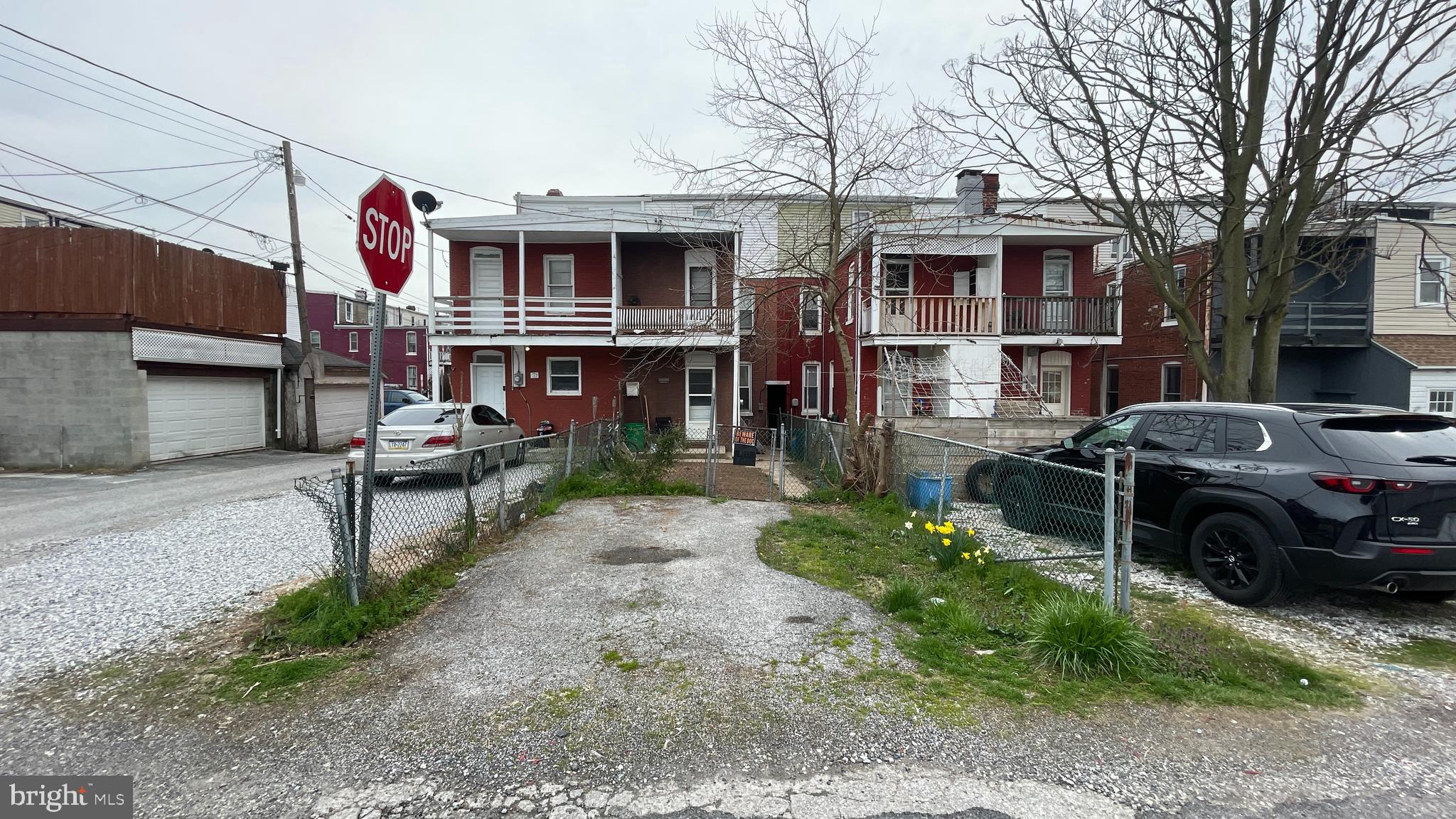 1015 W POPLAR STREET