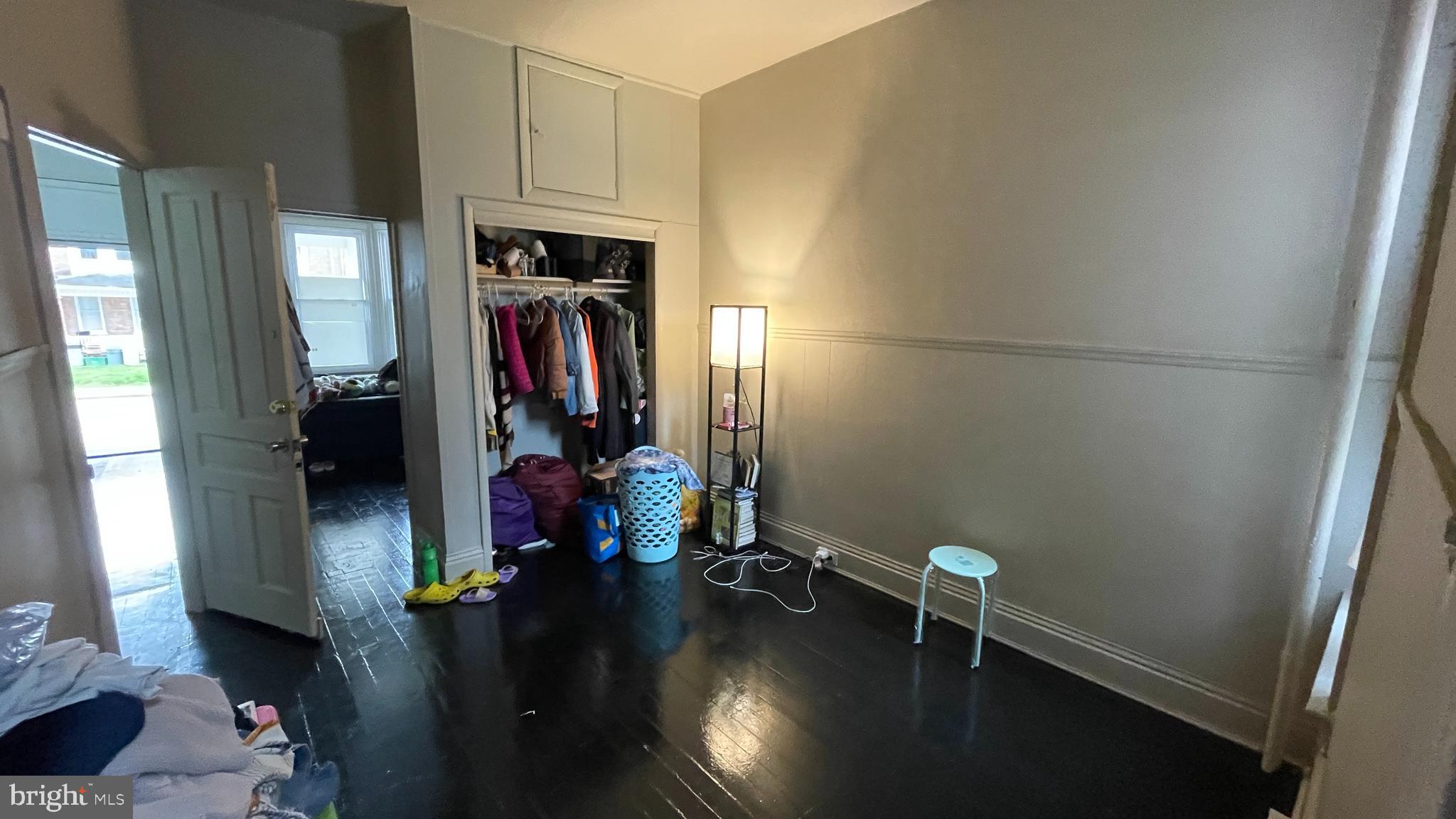 261 W COTTAGE PLACE
