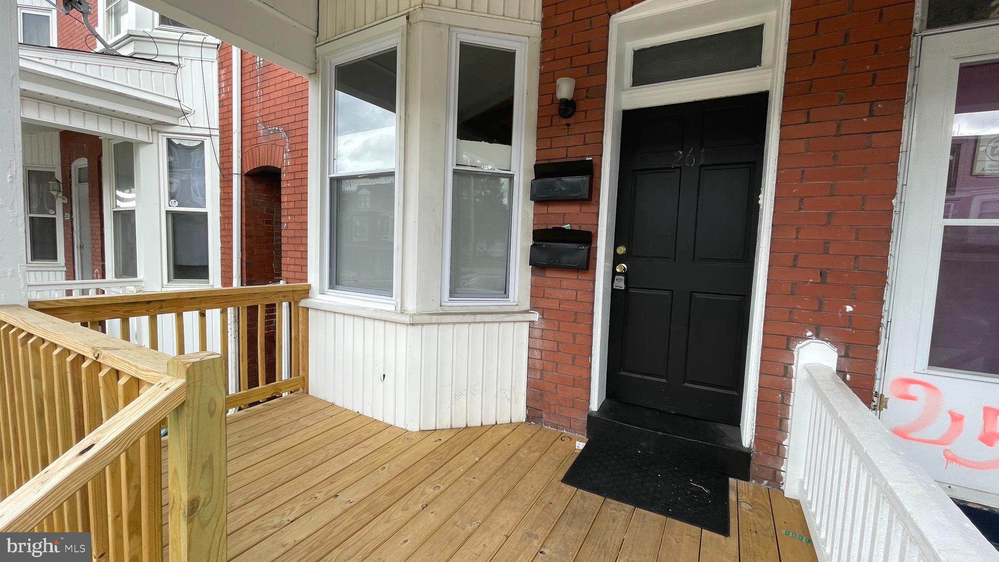 261 W COTTAGE PLACE